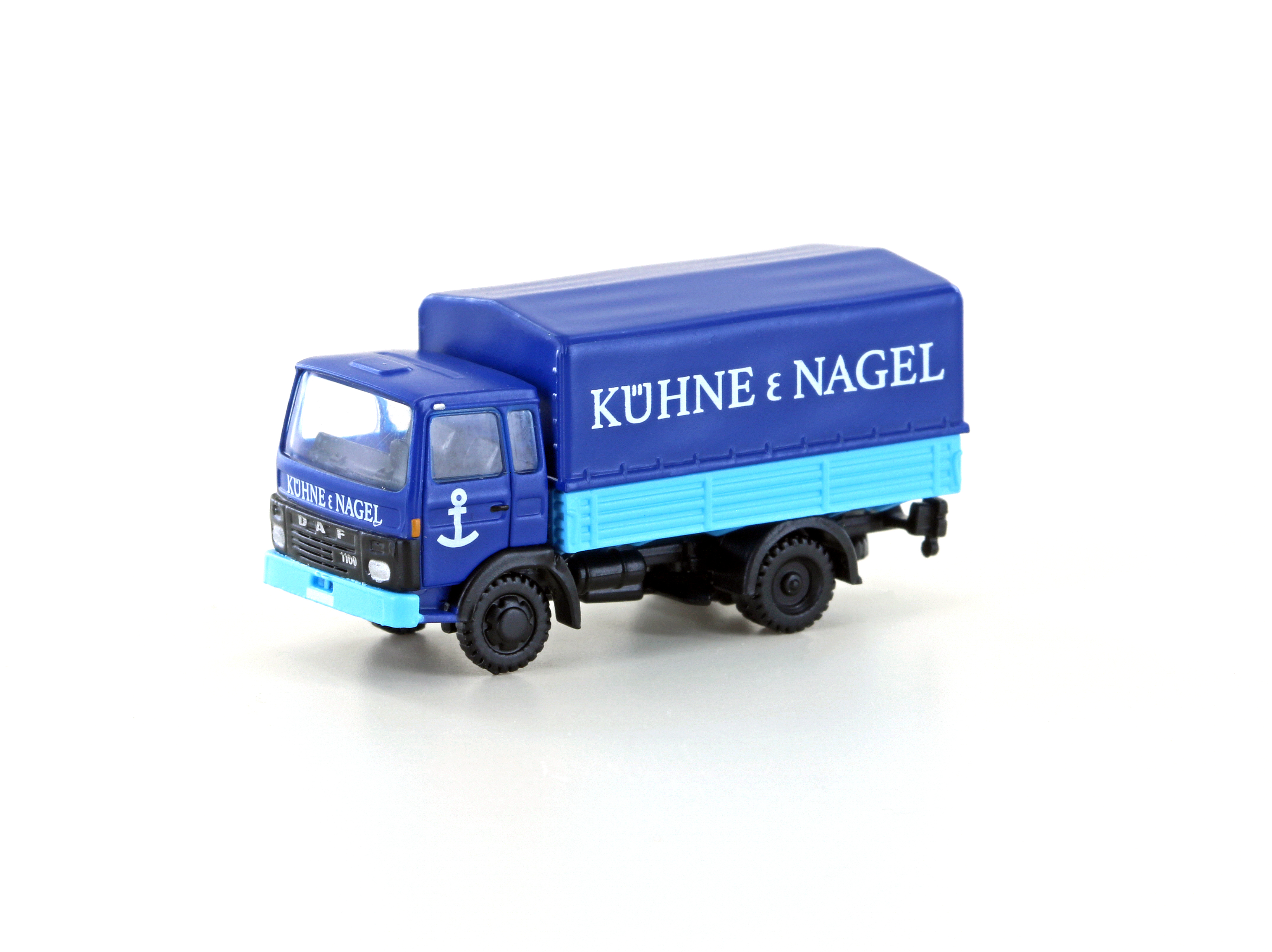 4836 DAF 900 mit Pritsche/Plane Kühne+Nagel