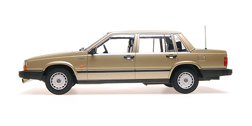 Minichamps 155171700 Volvo 740 GL Lim. gold 1986