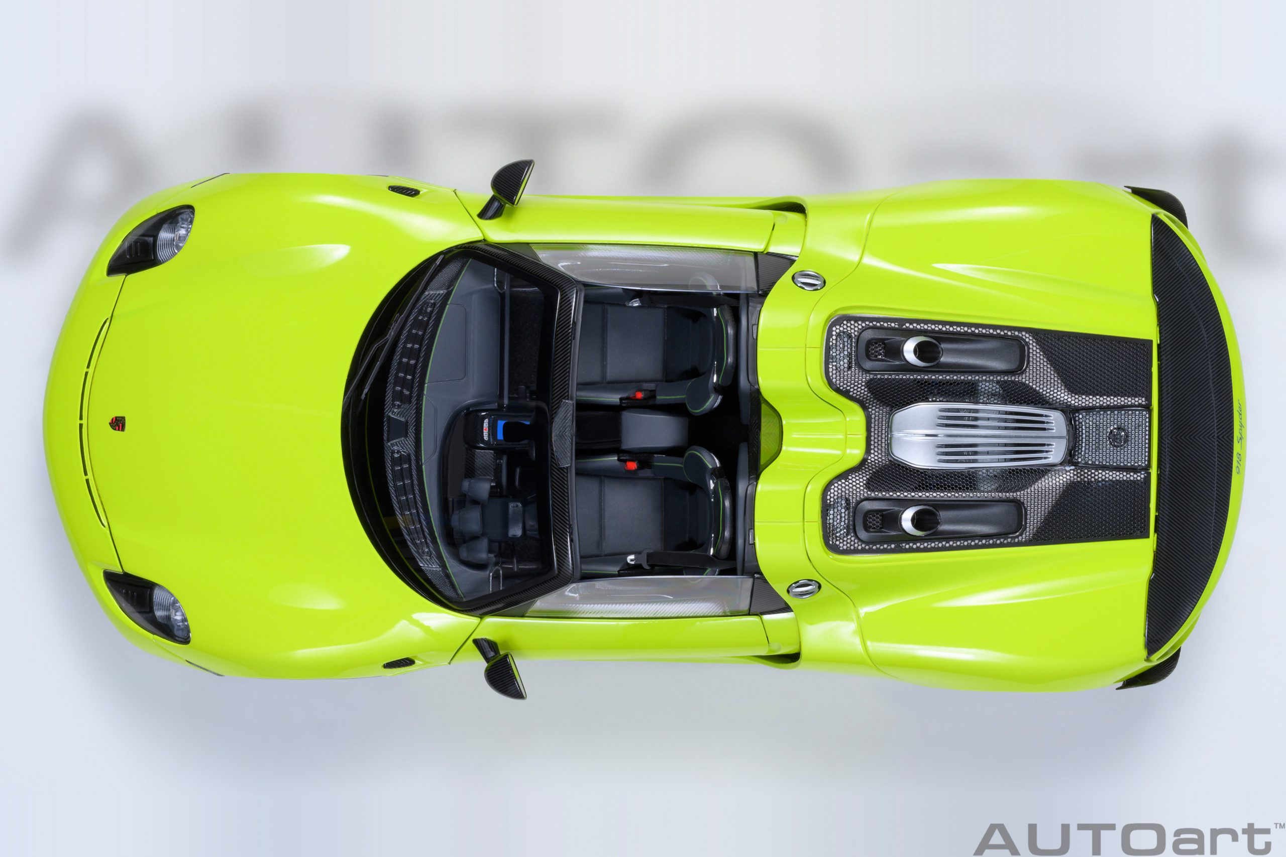 AUTOart 77921 Porsche 918 Spyder Weissach Package