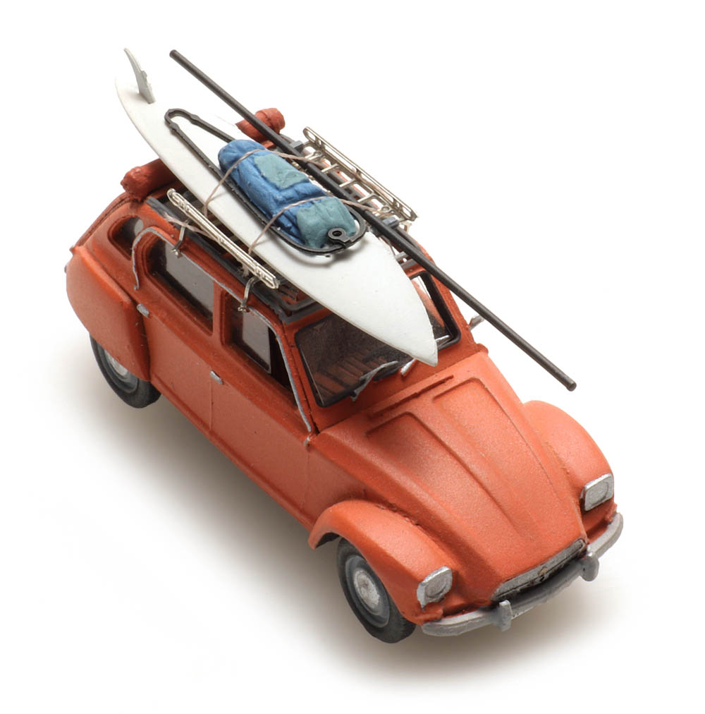 387.552 Dachgepäckträger mit Surfbrett