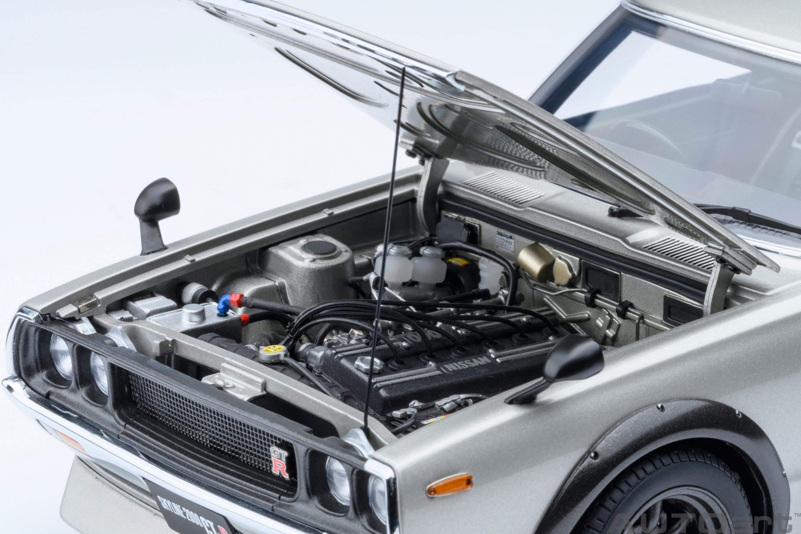 AUTOart 77466 Nissan Skyline 2000 GT-R (KPG110) silber