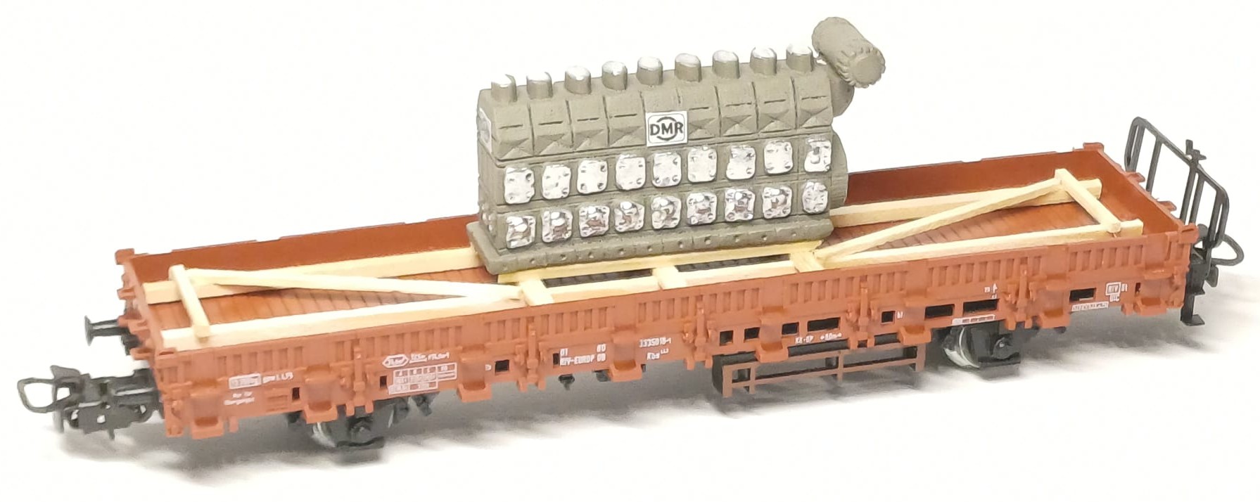 2584 Ladegut Schiffsdieselmotor 105 mm
