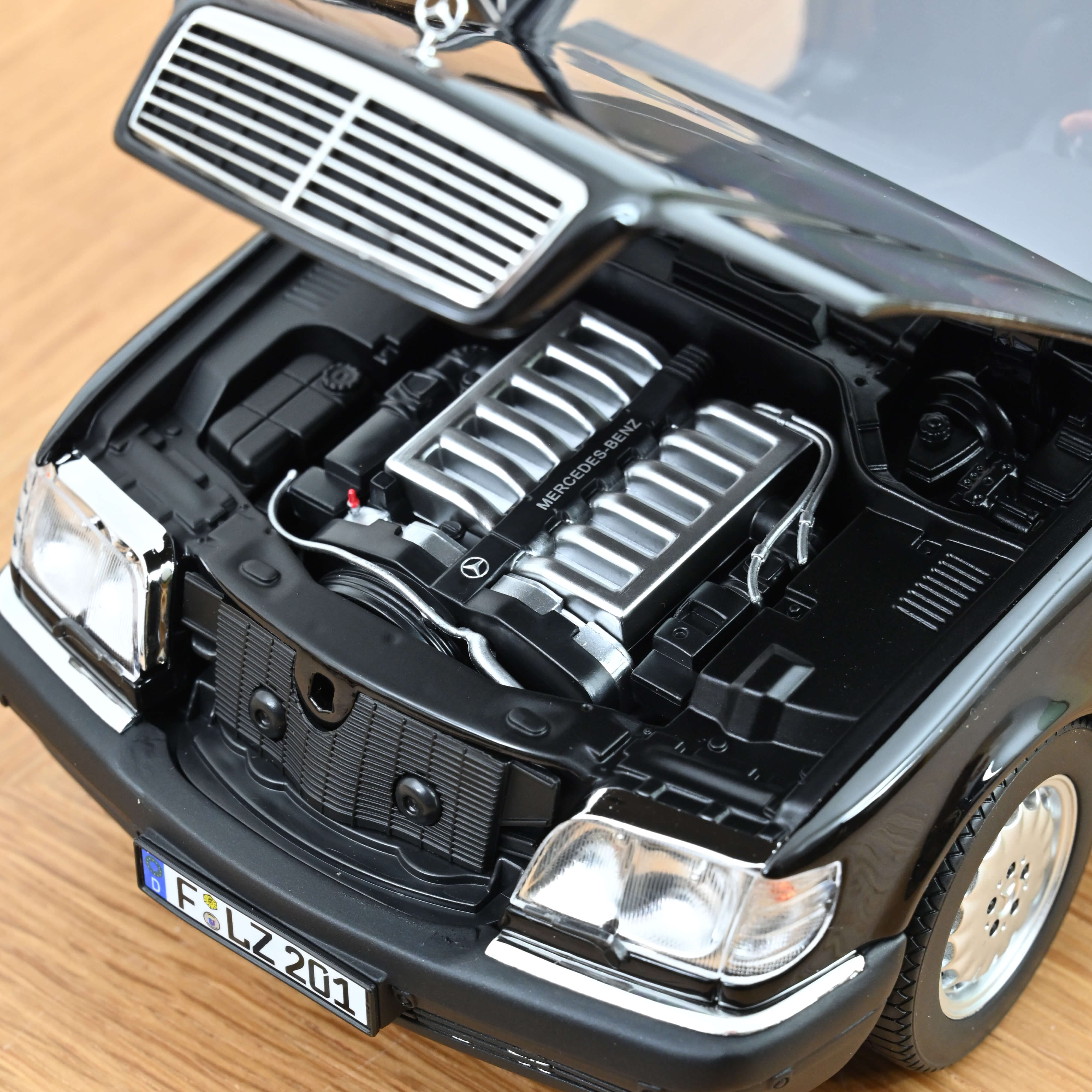 Norev 183045 MB S600 Lim. schwarz (1997)