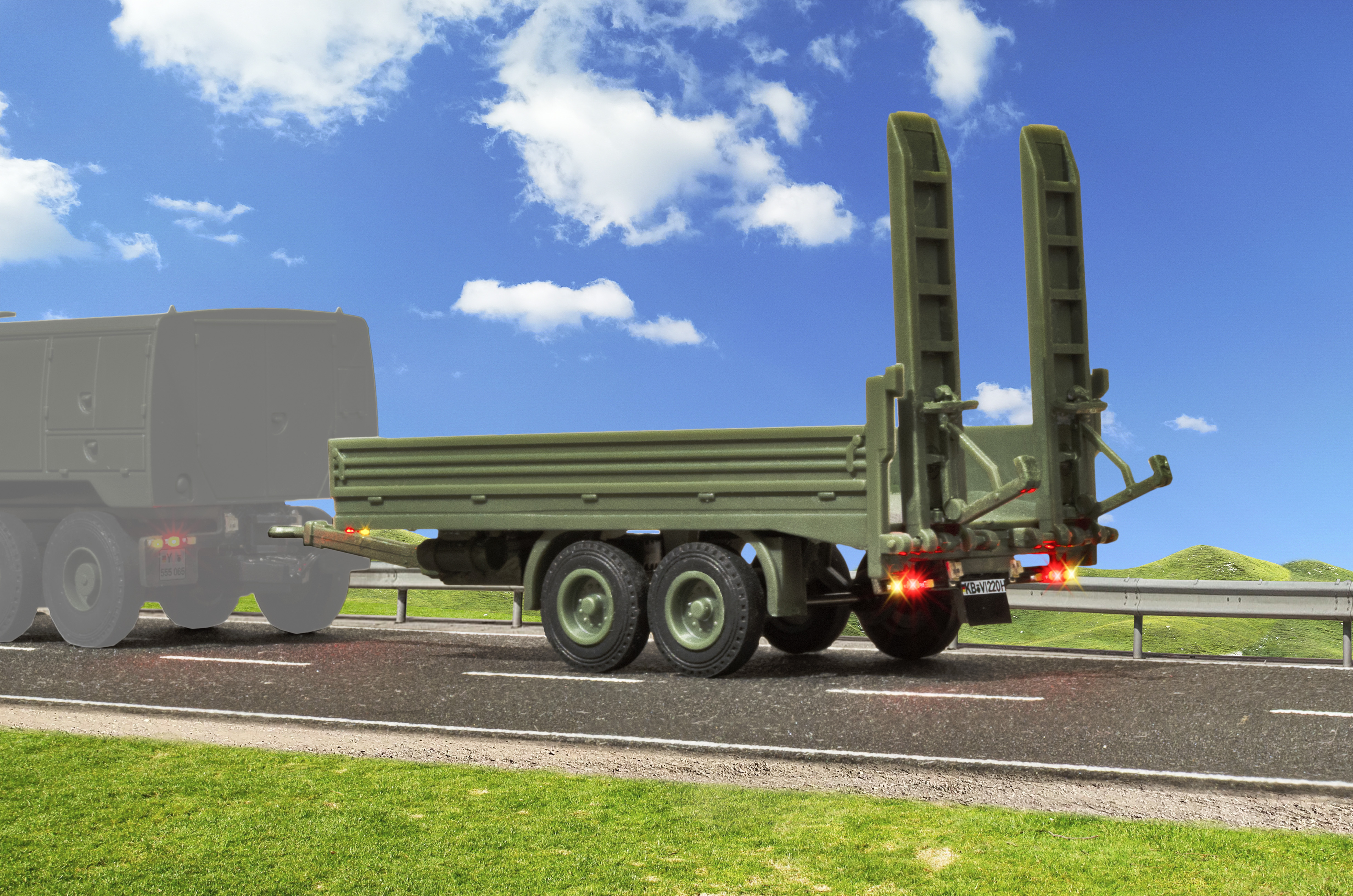 Viessmann 8220 H0 Tandem Tieflader, Militär