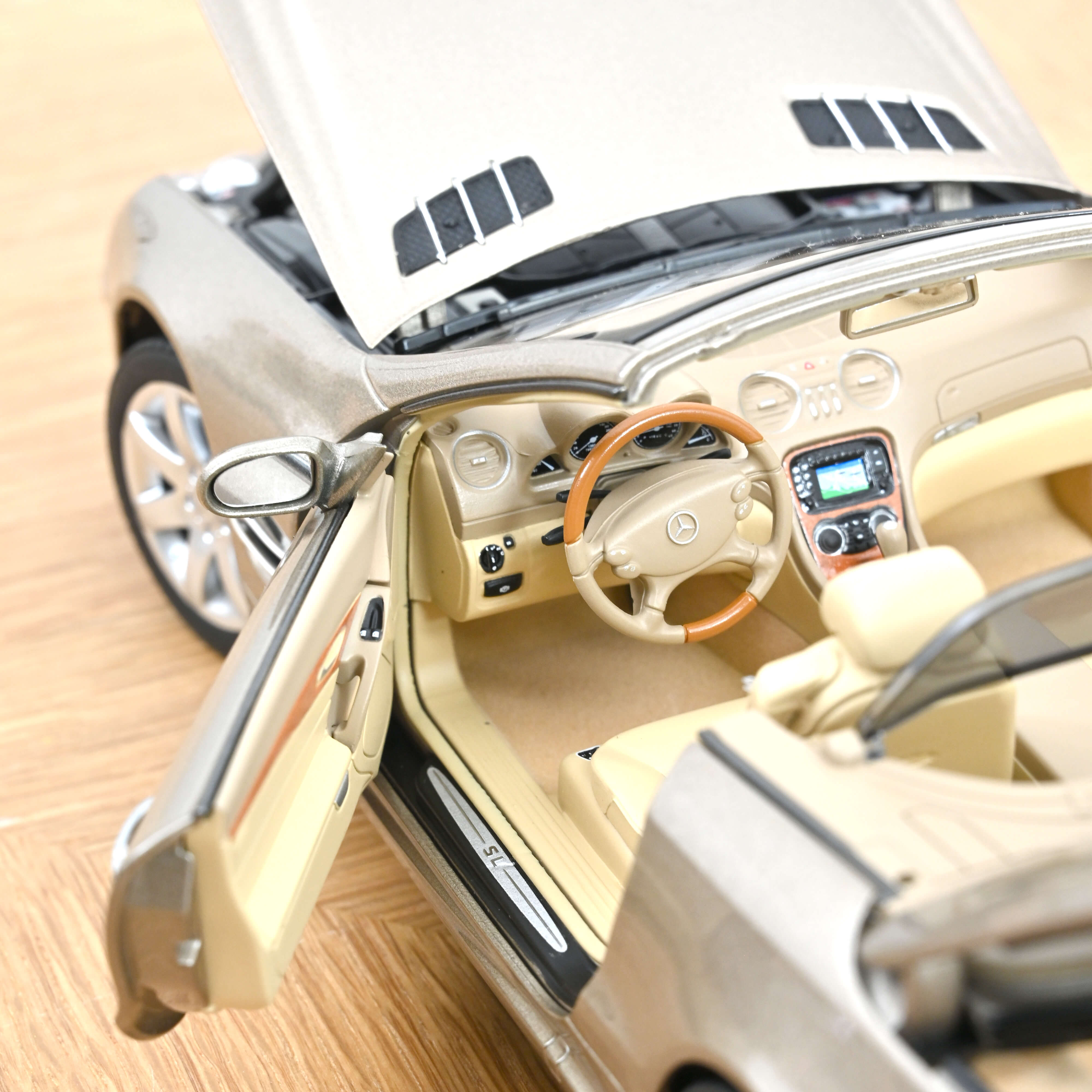 Norev 183843 MB SL500 travertine beige (2003)