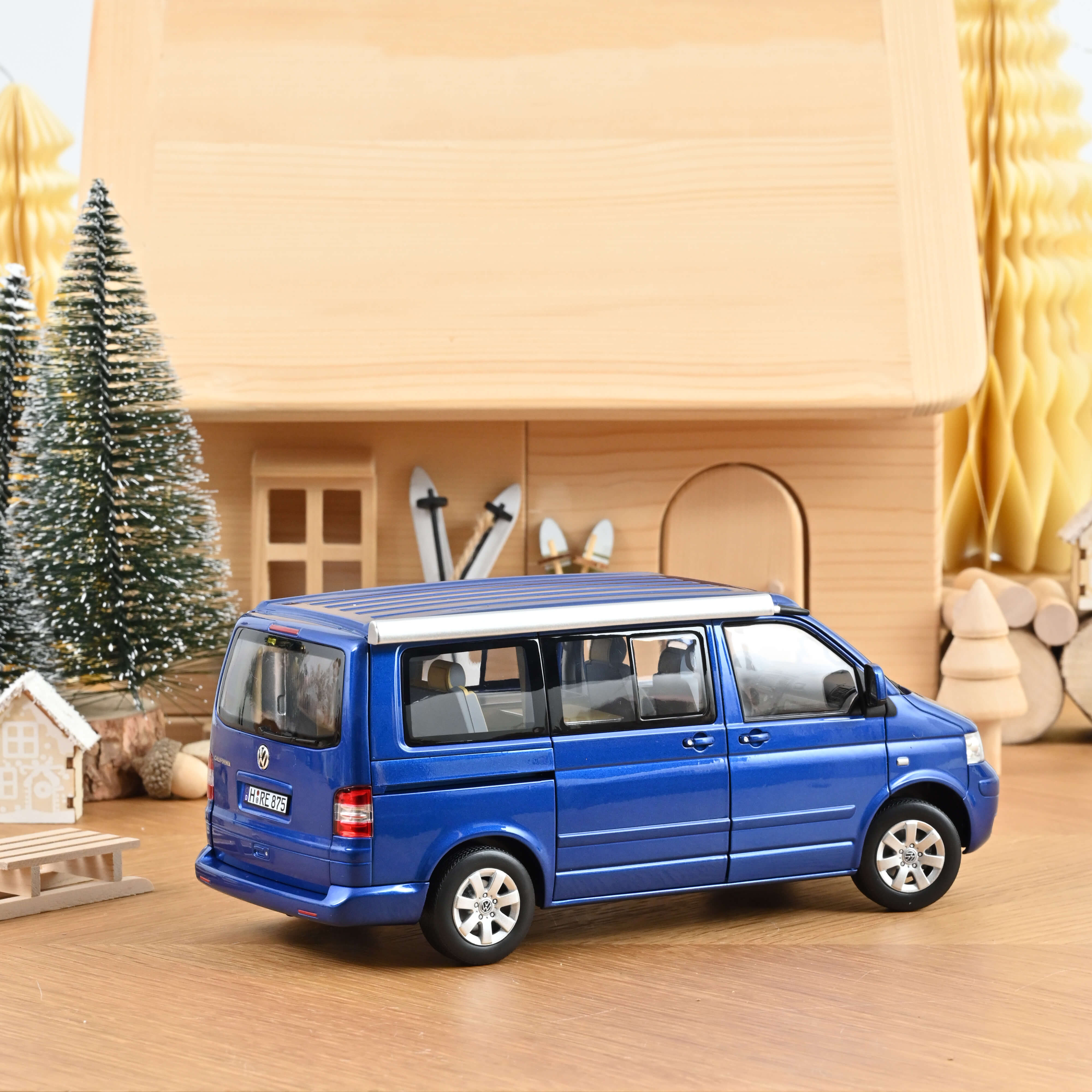 Norev 188607 VW T5 Califonia Ravenna Blue-met.