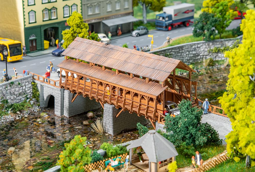 120527 Eisenbahn-Holzbrücke
