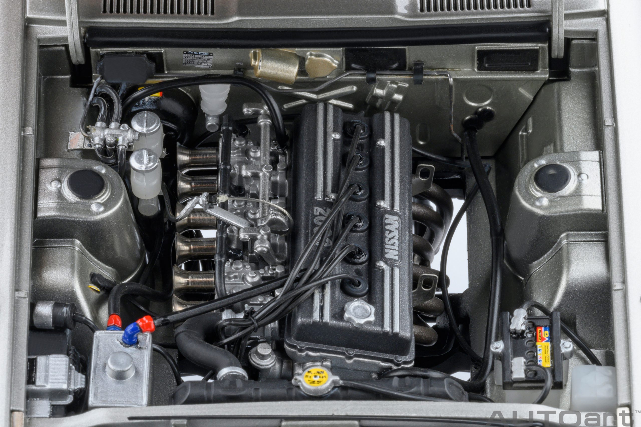 AUTOart 77466 Nissan Skyline 2000 GT-R (KPG110) silber