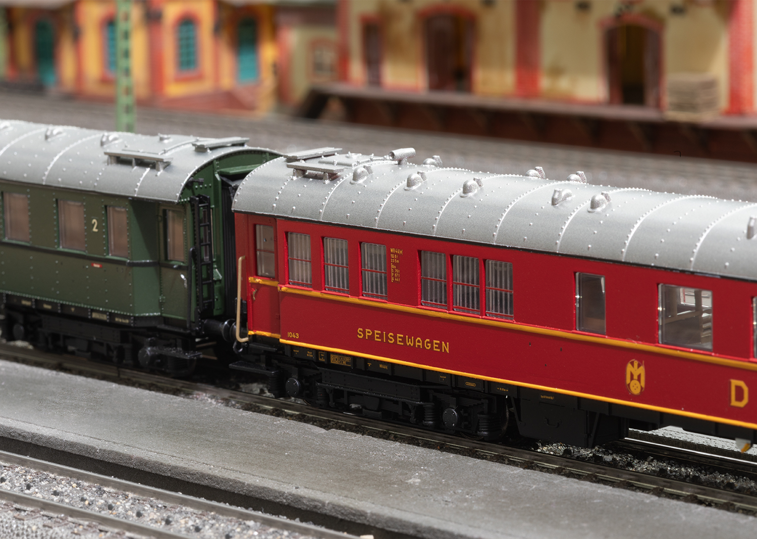 42530 DB Schnellzug-Speisewagen WR4ü(e) Ep.3