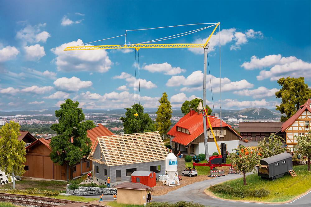 130658 Haus im Bau mit Kran