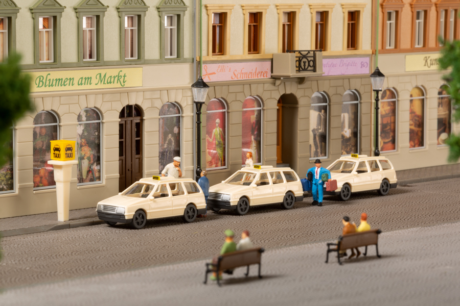 43676 PKW Taxi mit Rufsäulen