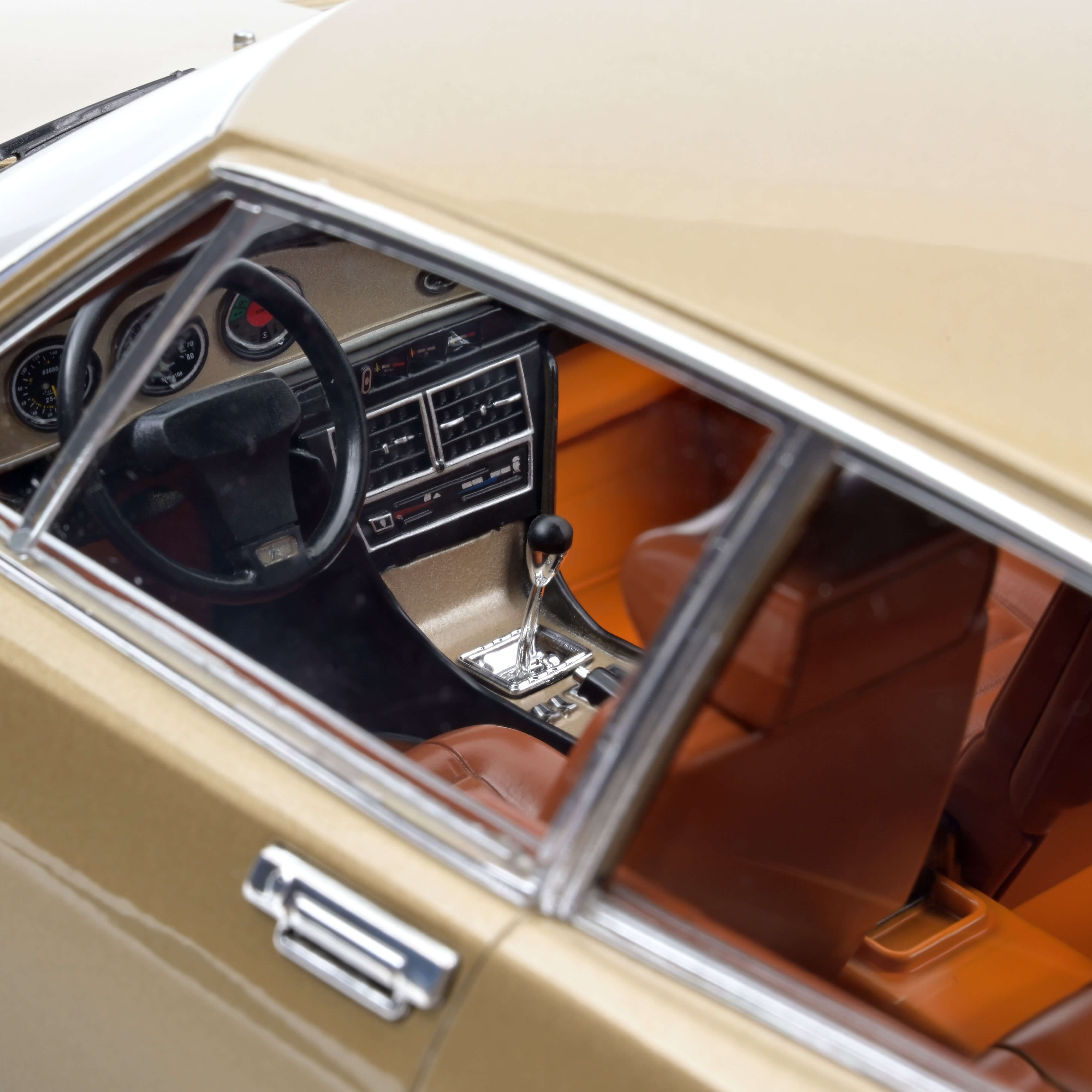 Norev 121700 Citroen SM sable-met. (1971)