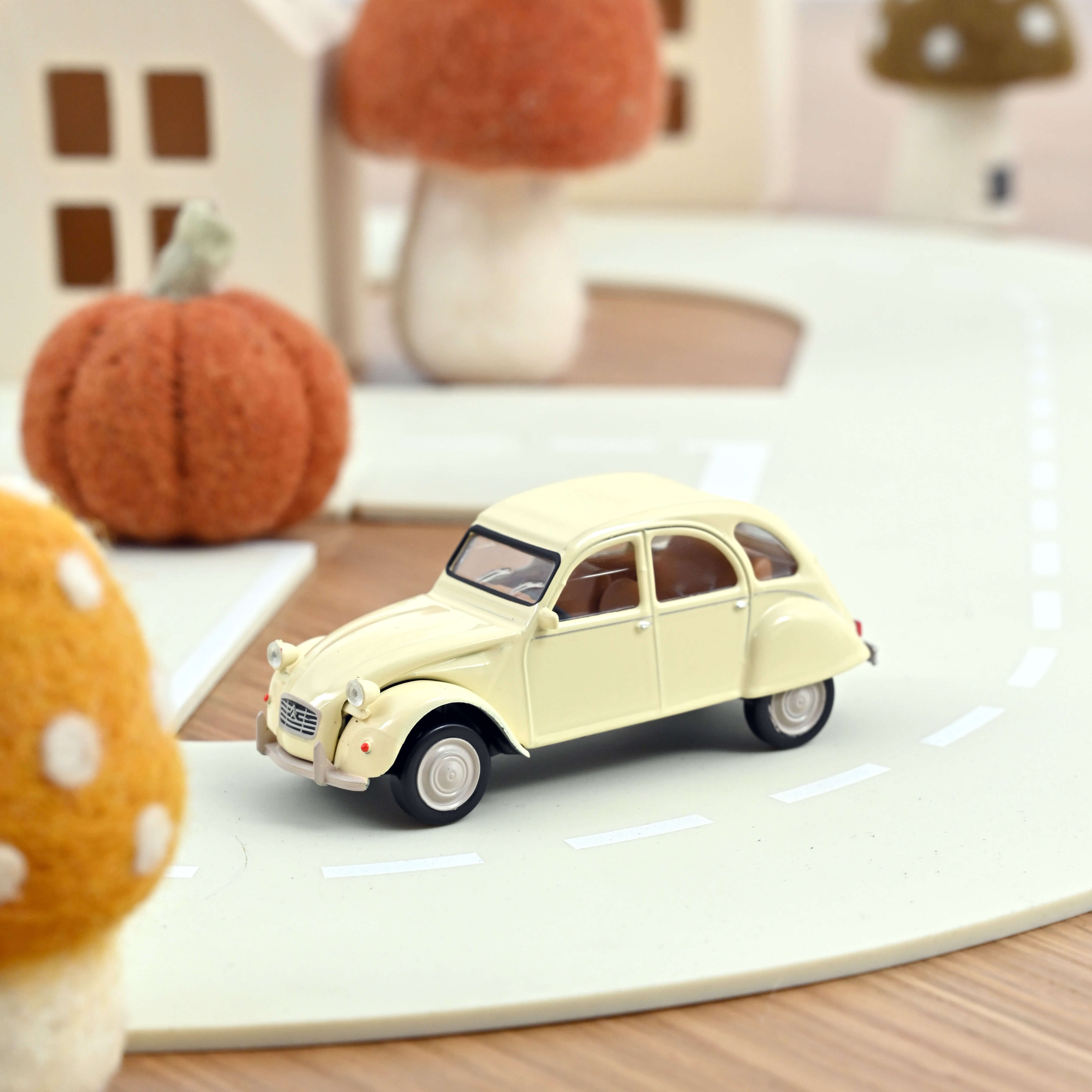 150514 JetCar: Citroen 2CV beige (1978)