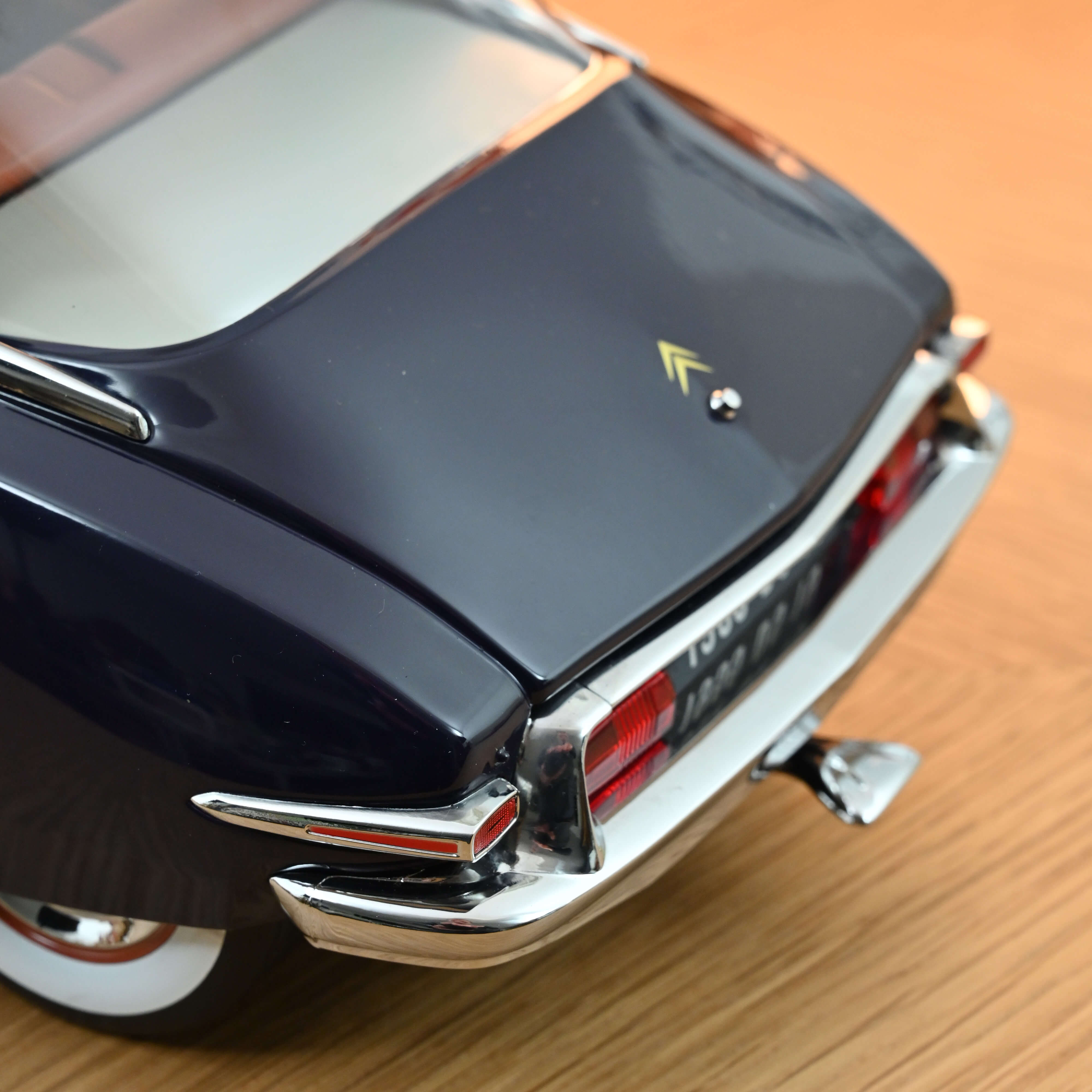 Norev 121579 Citroën DS19 Purple&Champagne (1955)