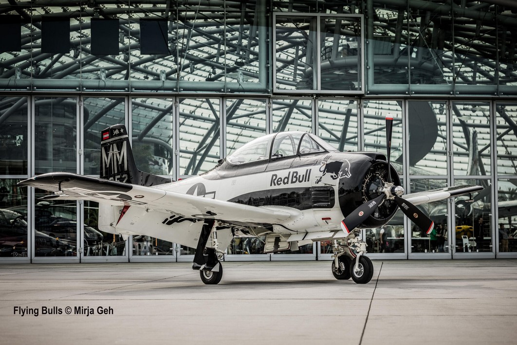05635 Geschenkset: Flying Bulls T-28B Trojan