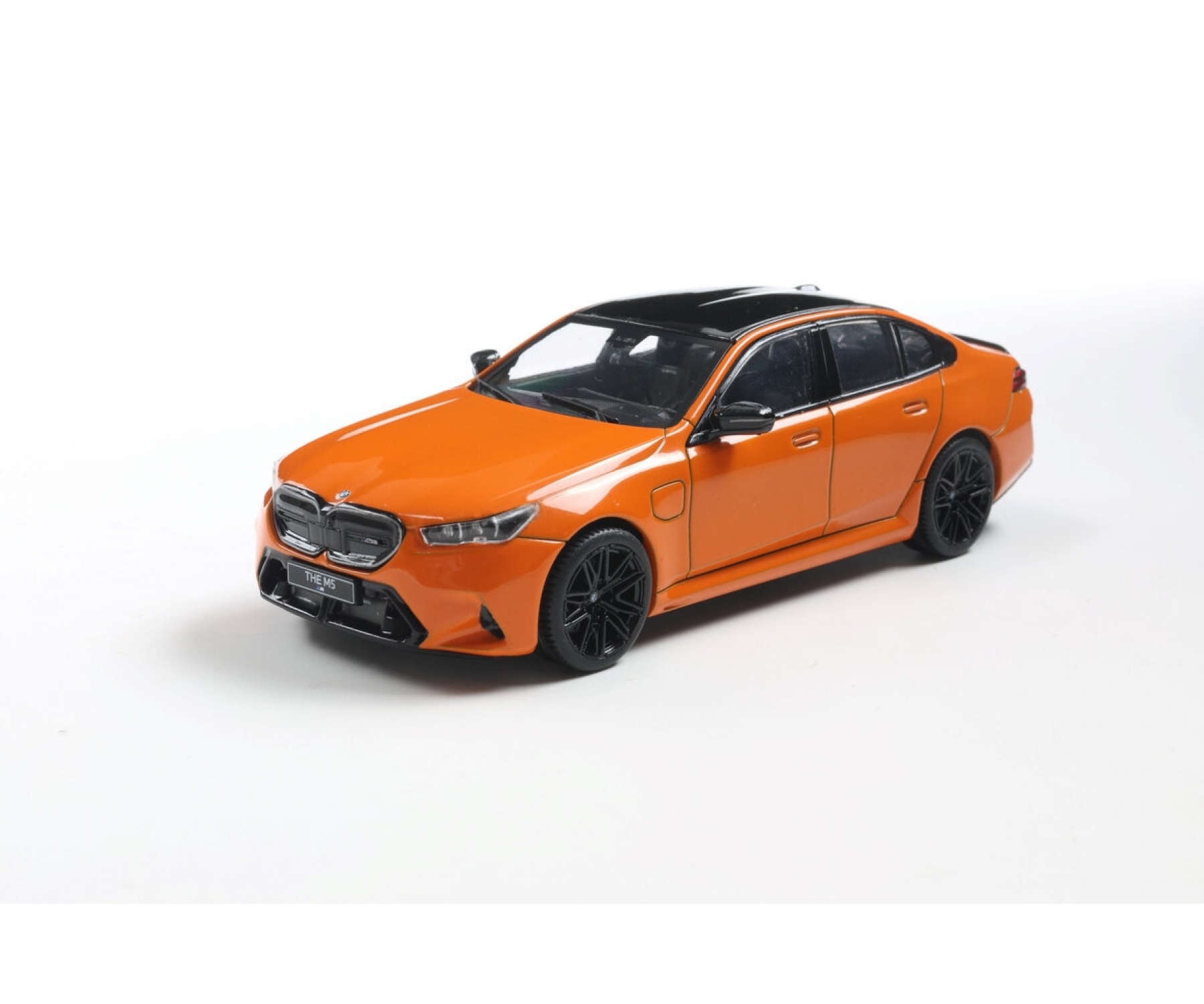 S4317552 BMW M5 (G90) orange (2024)
