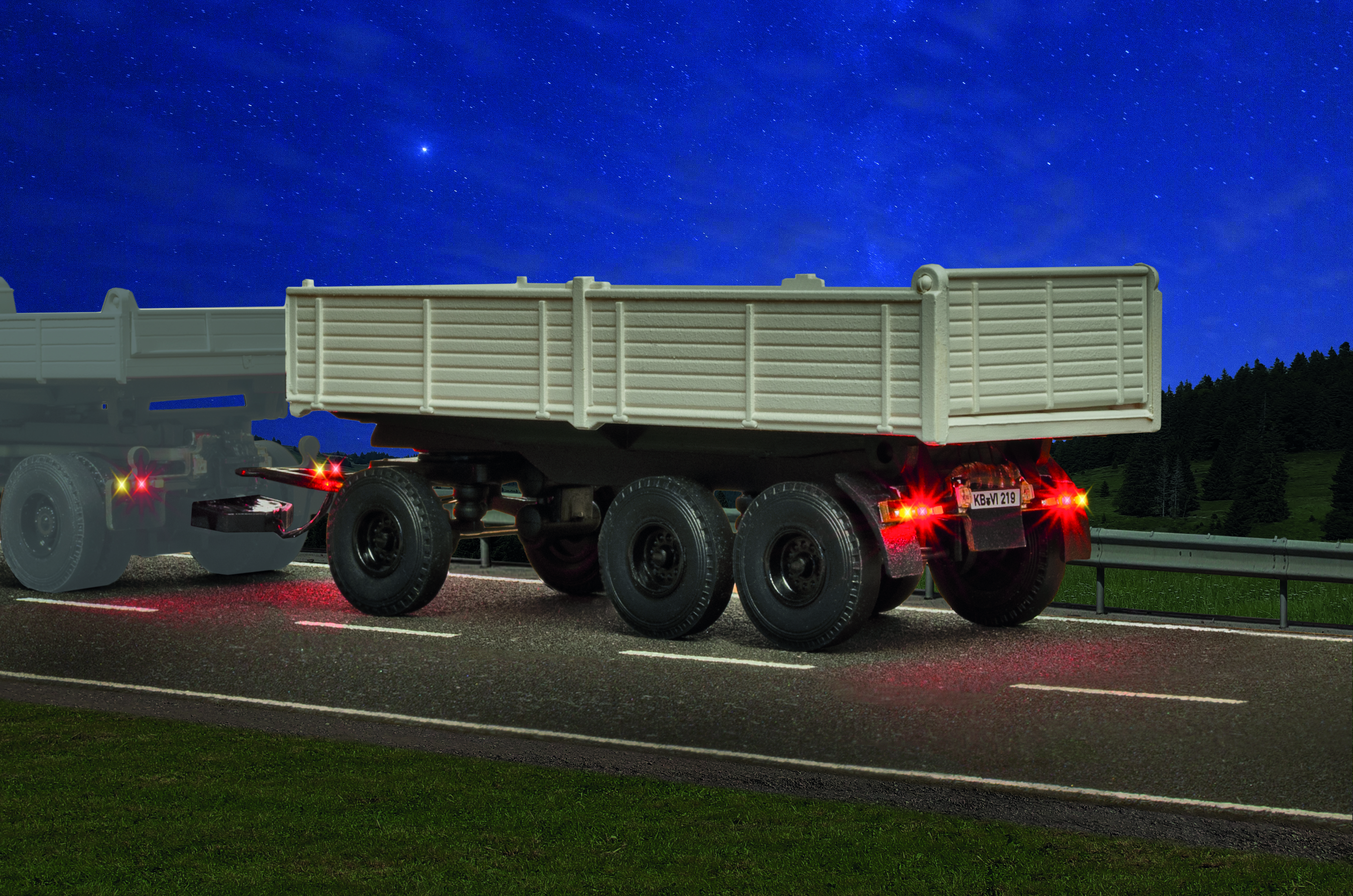 8219 CarMotion: 3a Kipp-Anhänger grau
