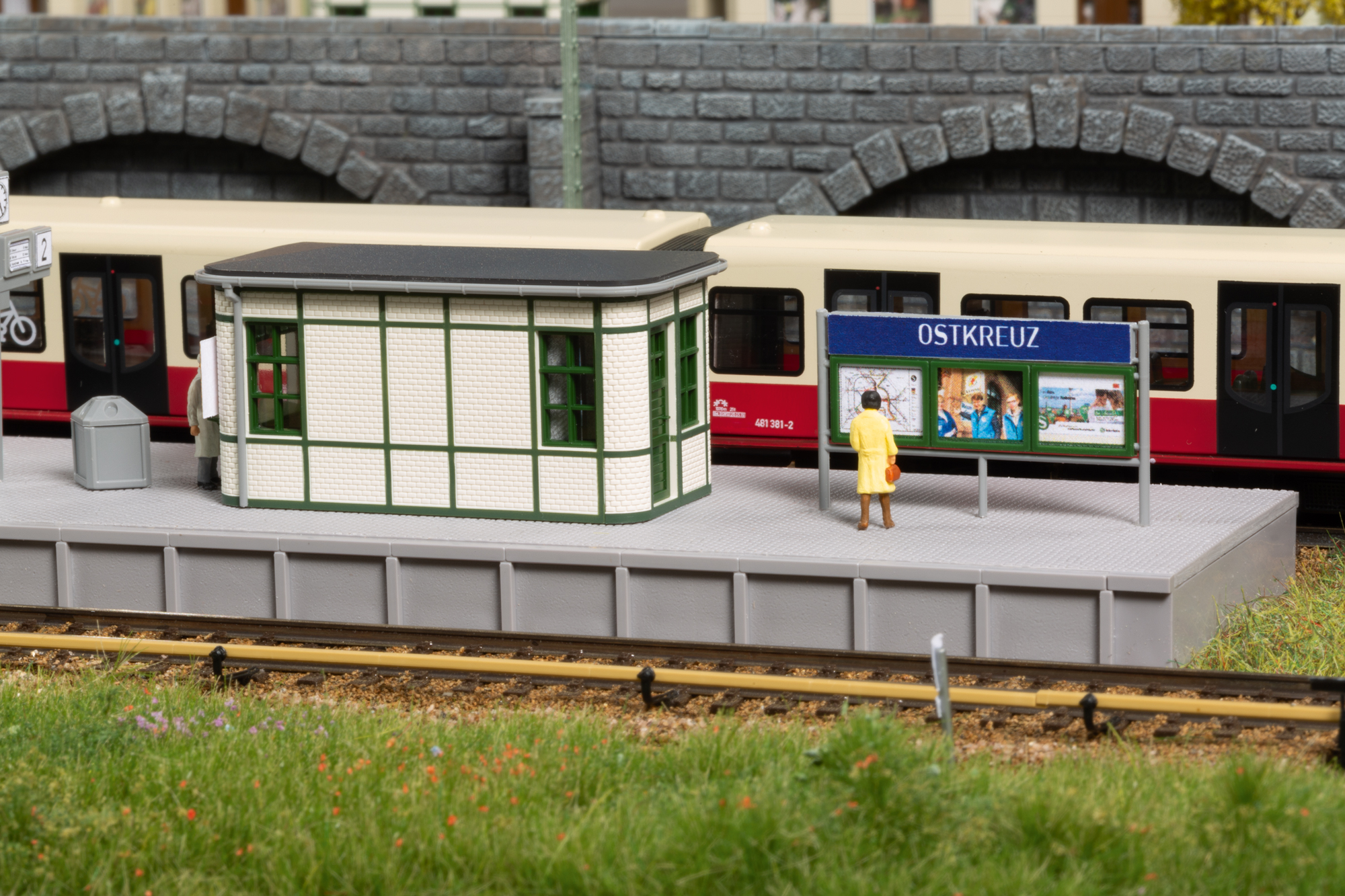 13356 S-Bahn Bahnsteigausstattung