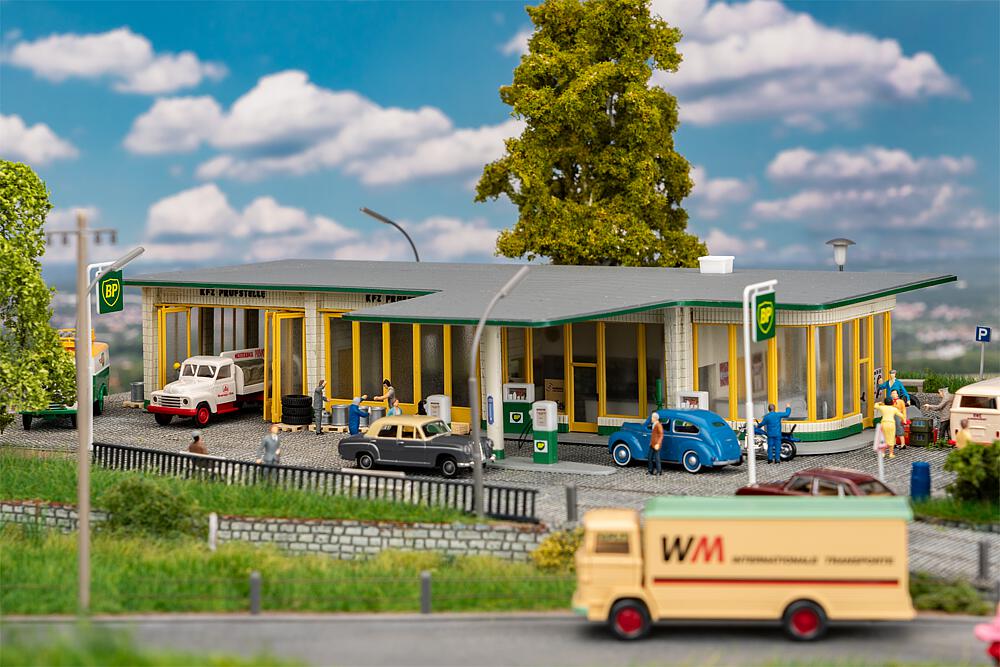 130592 Große BP-Tankstelle