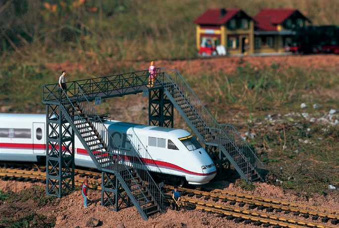 Piko 62032 Bahnüberführung Neustadt