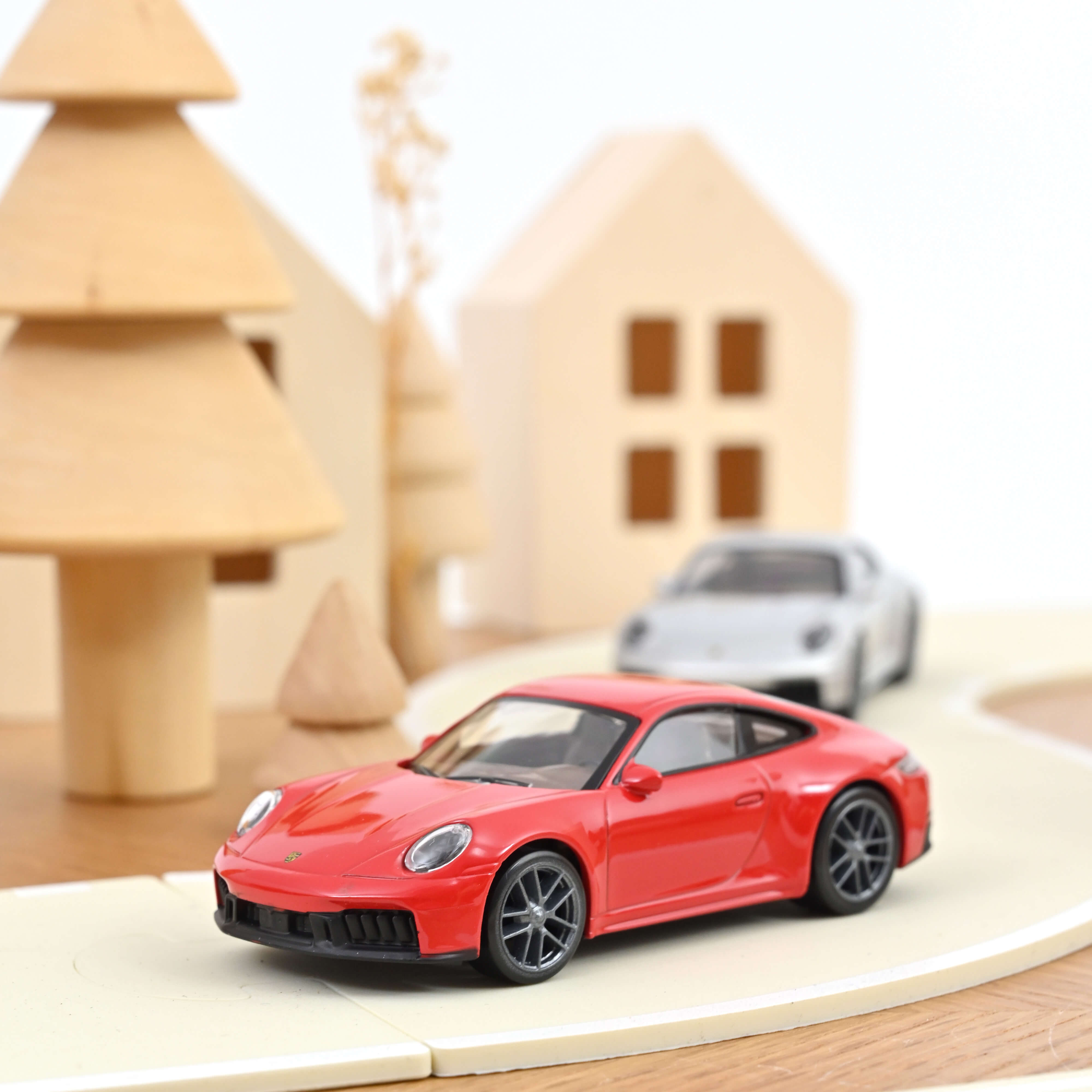 Norev 750066 JetCar: Porsche 911 GTS carmin red
