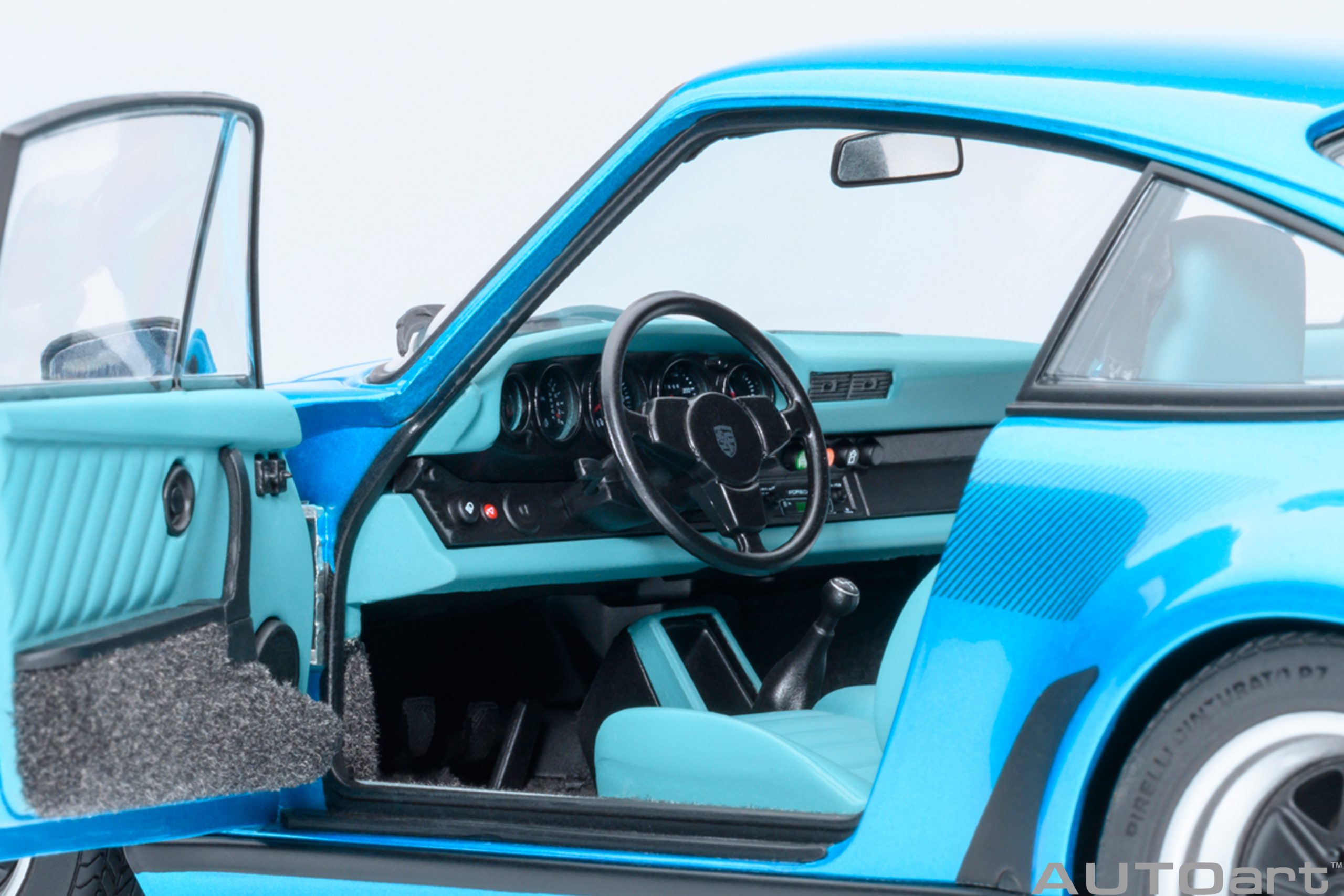 AUTOart 78115 Porsche 911 (930) Turbo 3.0 minerva blue