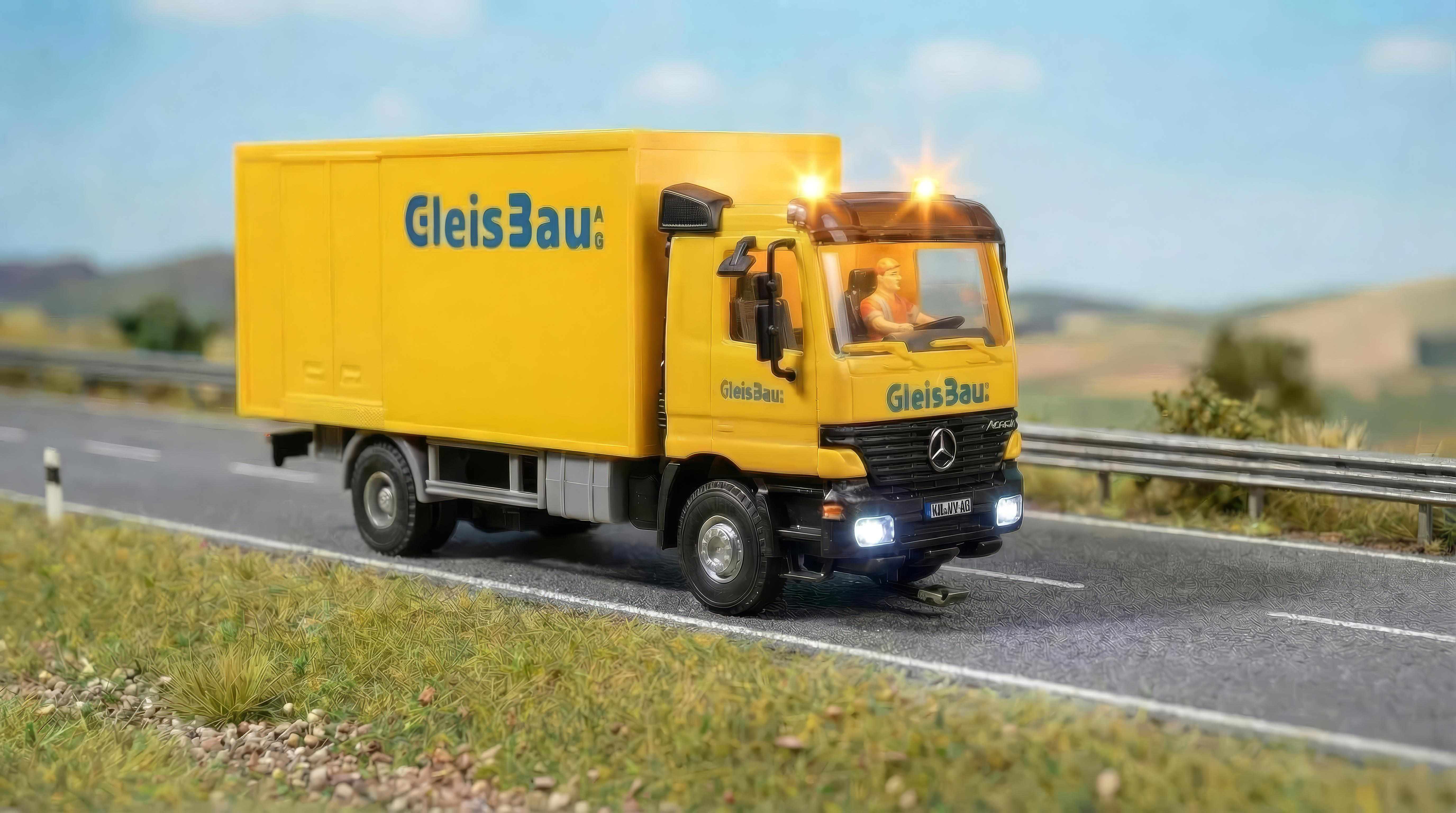 Viessmann 8117 MB ACTROS 2-achs Kofferaufbau GleisBau