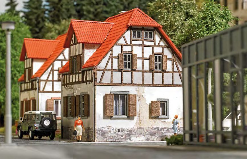 1907 Verwittertes Wohnhaus H0
