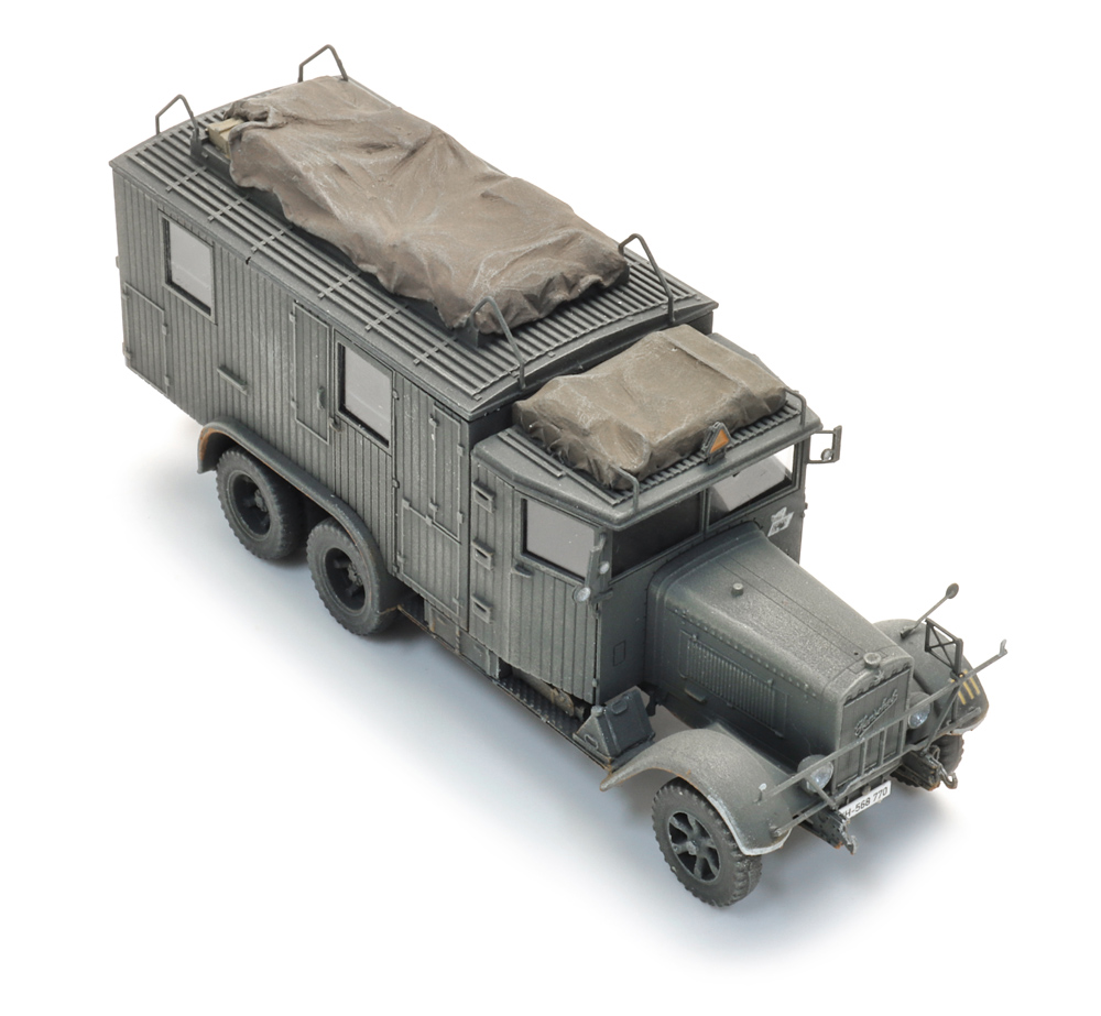 1870220 WM Henschel 33 Kfz.72 radio