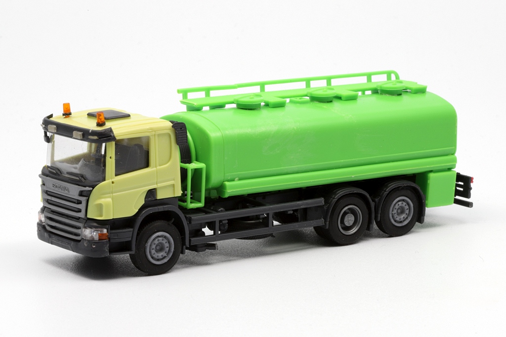 OLM-124 Scania P Tankwg. 6x2 hellgrün