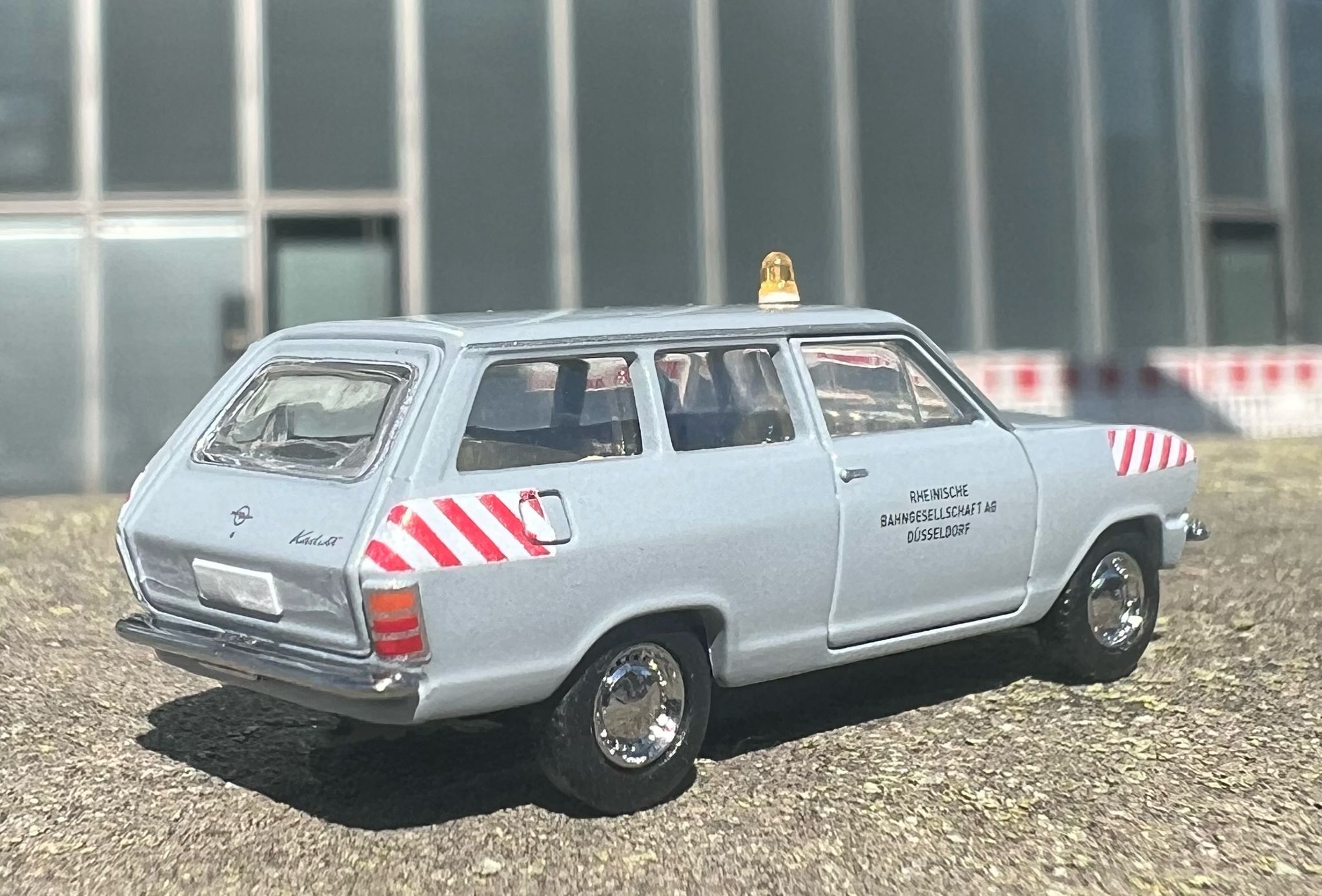 92050 Opel Kadett B Caravan grau Rheinbahn