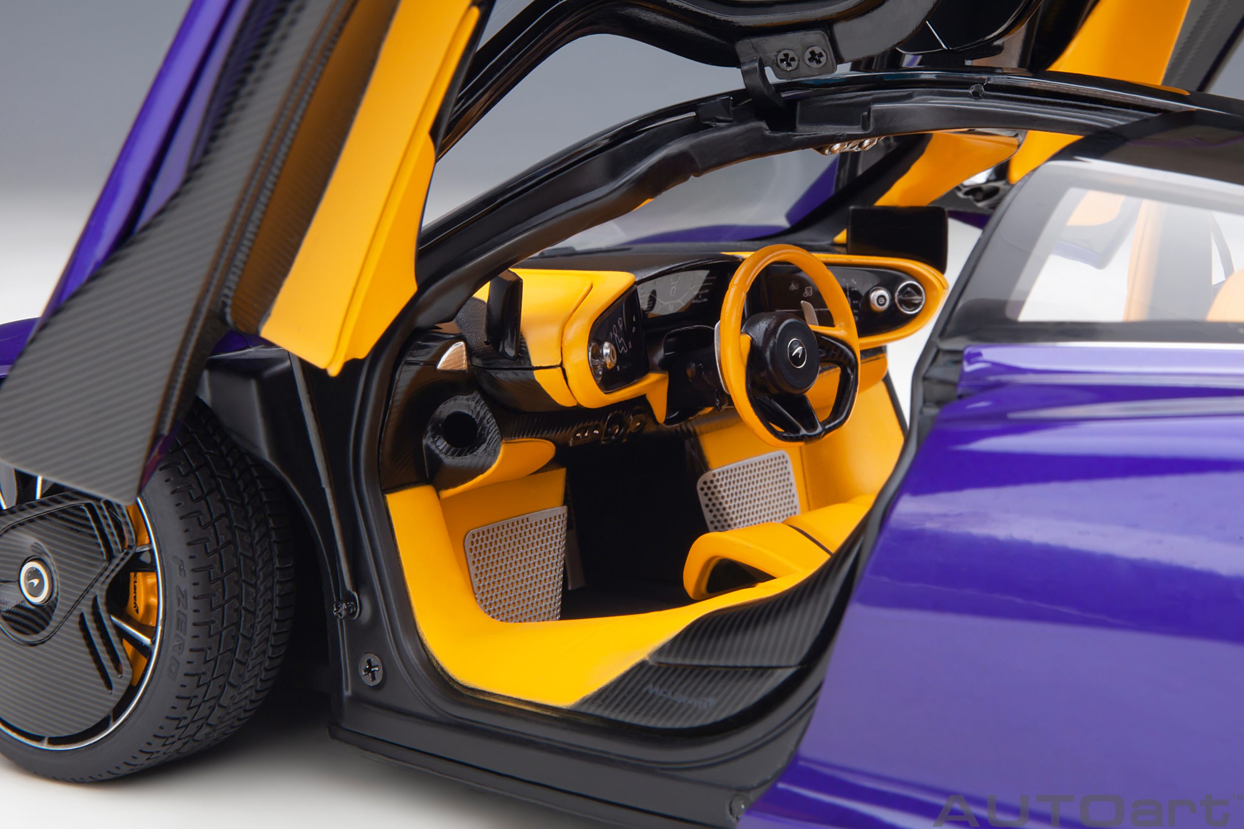 AUTOart 76089 McLaren Speedtail (LANTANA PURPLE)