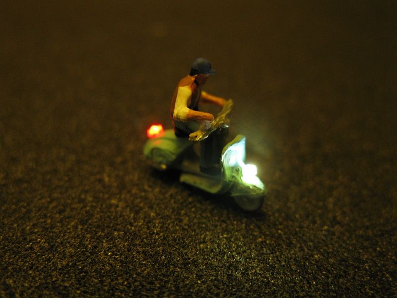 50136 Motorroller Roller mit LED Beleuchtung