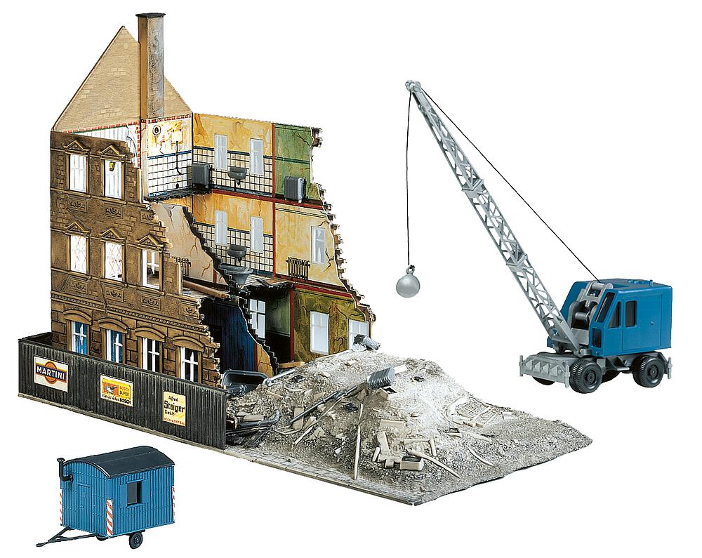 130466 Abbruchhaus mit Bagger