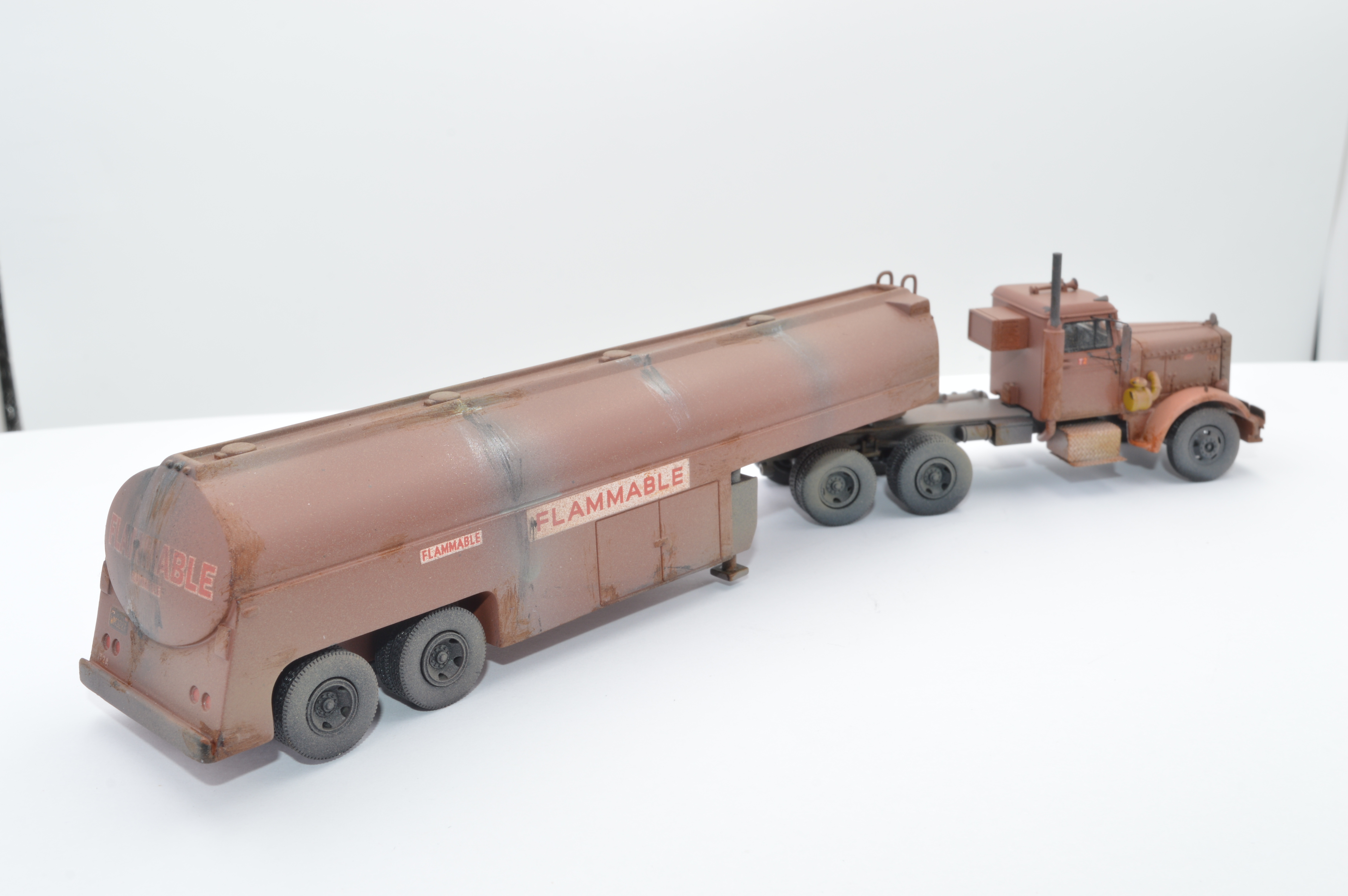 NPE NA99116 Peterbilt 281 Conventional Tanksattelzug