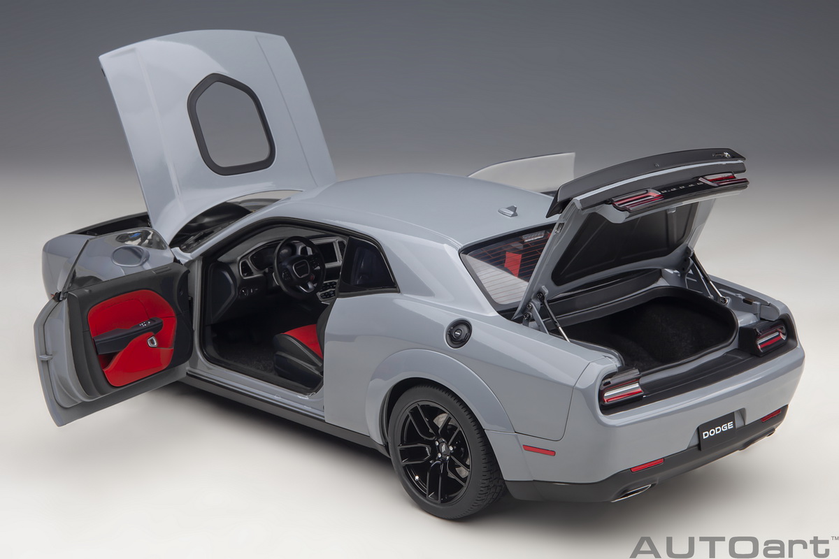 AUTOart 71774 Dodge Challenger R/T Scat Pack Widebody