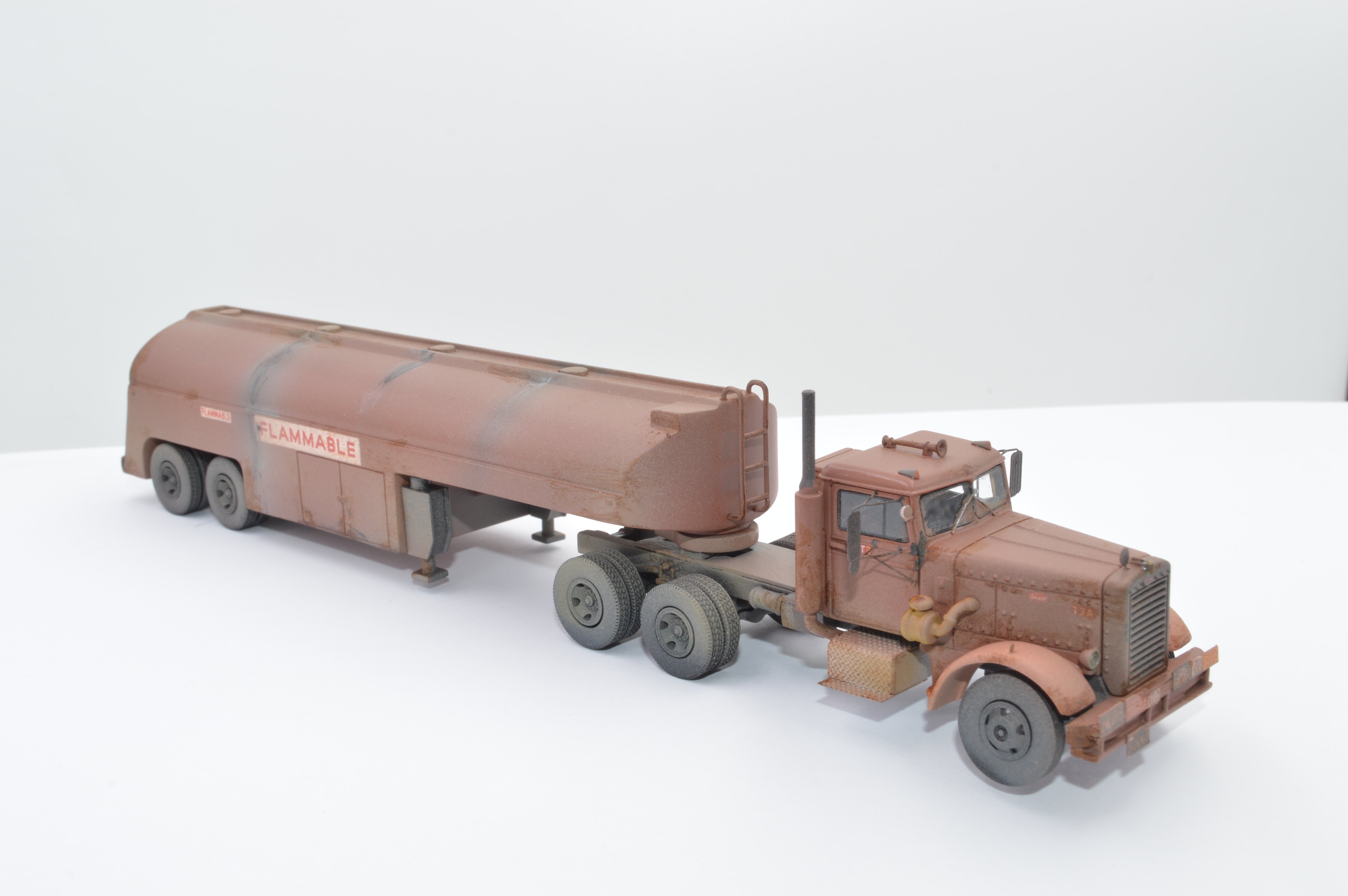 NA99116 Peterbilt 281 Conventional Tanksattelzug