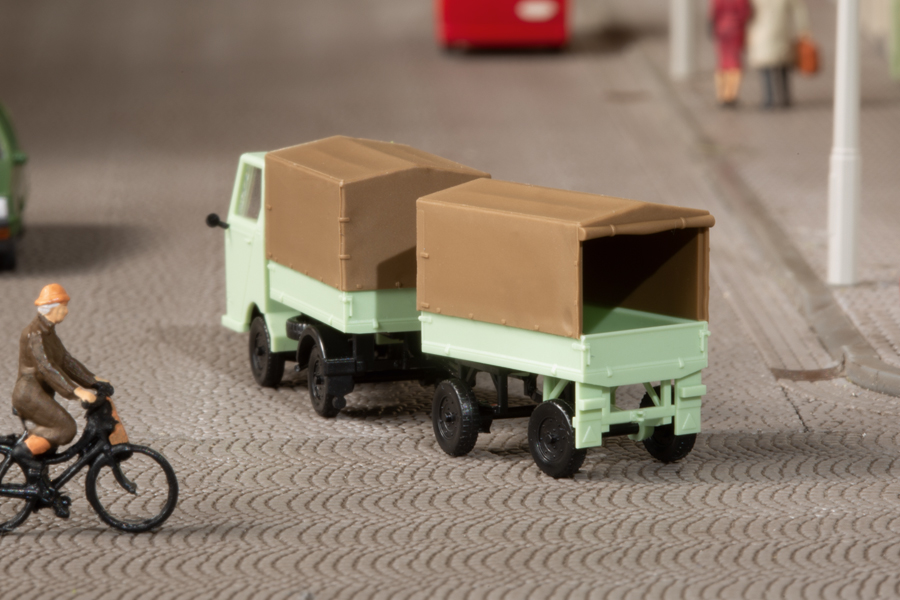 Auhagen 43674 Multicar M22 mit Anhänger