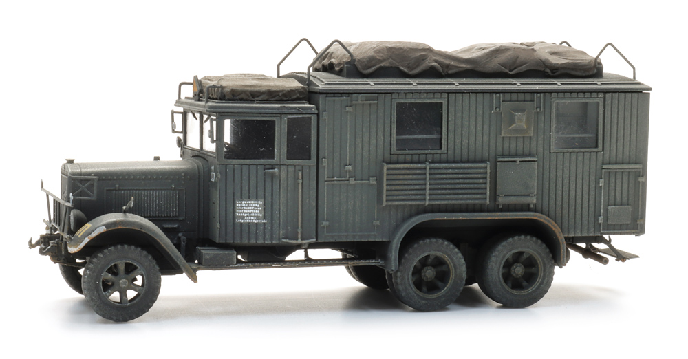 1870220 WM Henschel 33 Kfz.72 radio