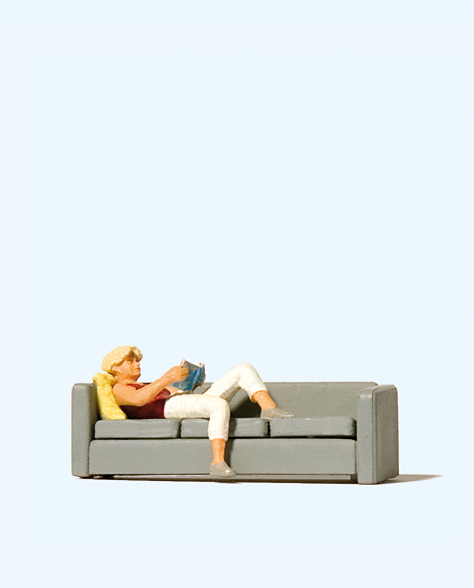 Preiser 28179 Lesende auf Sofa