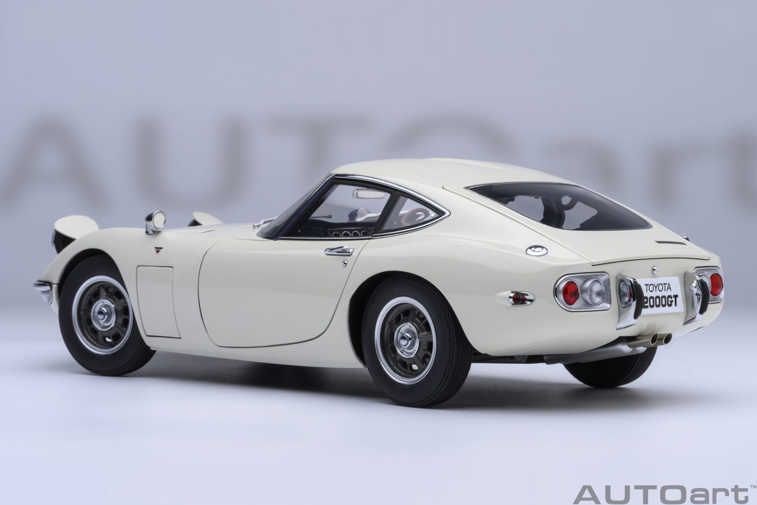 AUTOart 79546 Toyota 2000GT weiß (1967)