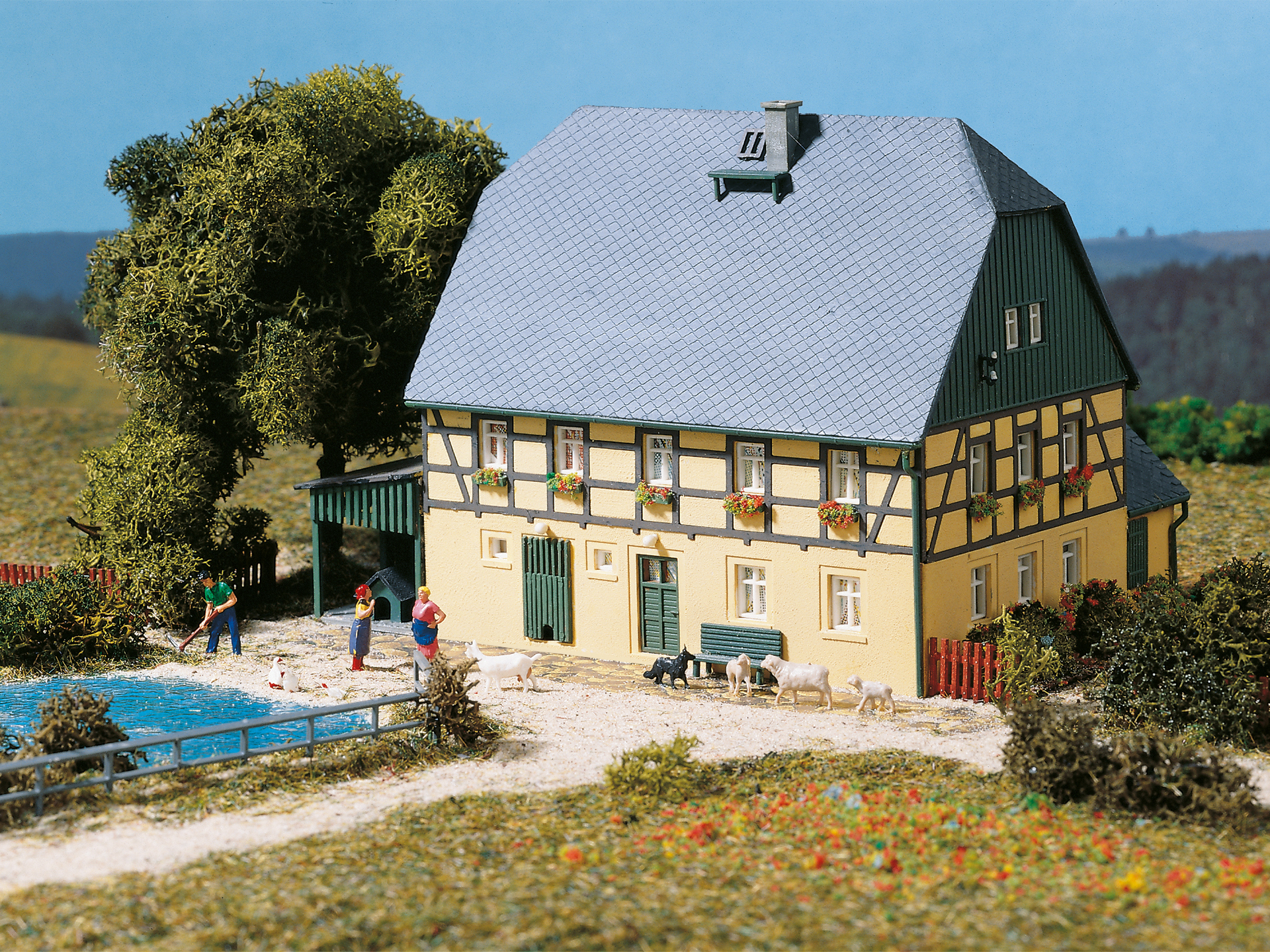 11359 Großes Bauernhaus mit Stall und Schauer