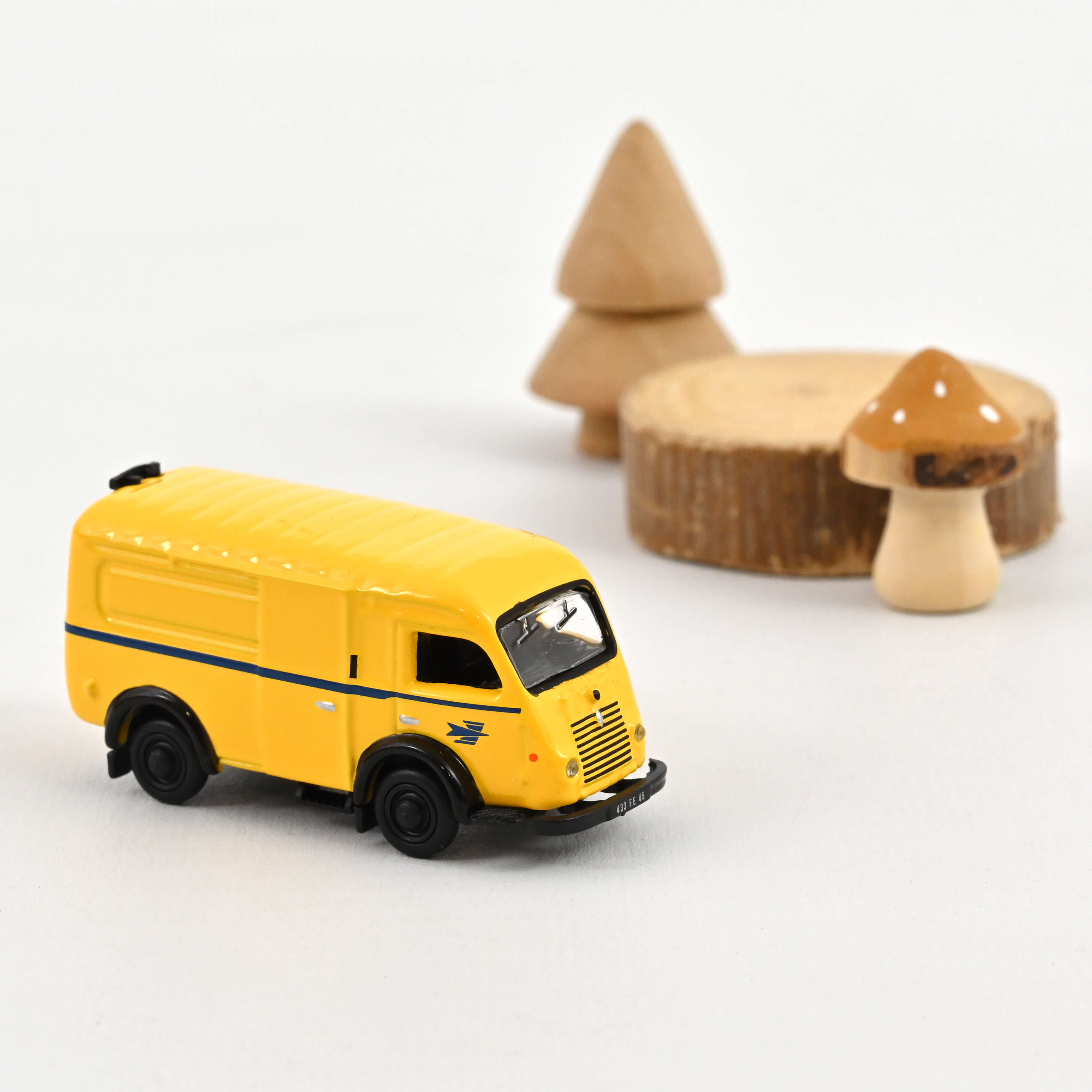 518562 Renault 1000 KG LaPost (1960)