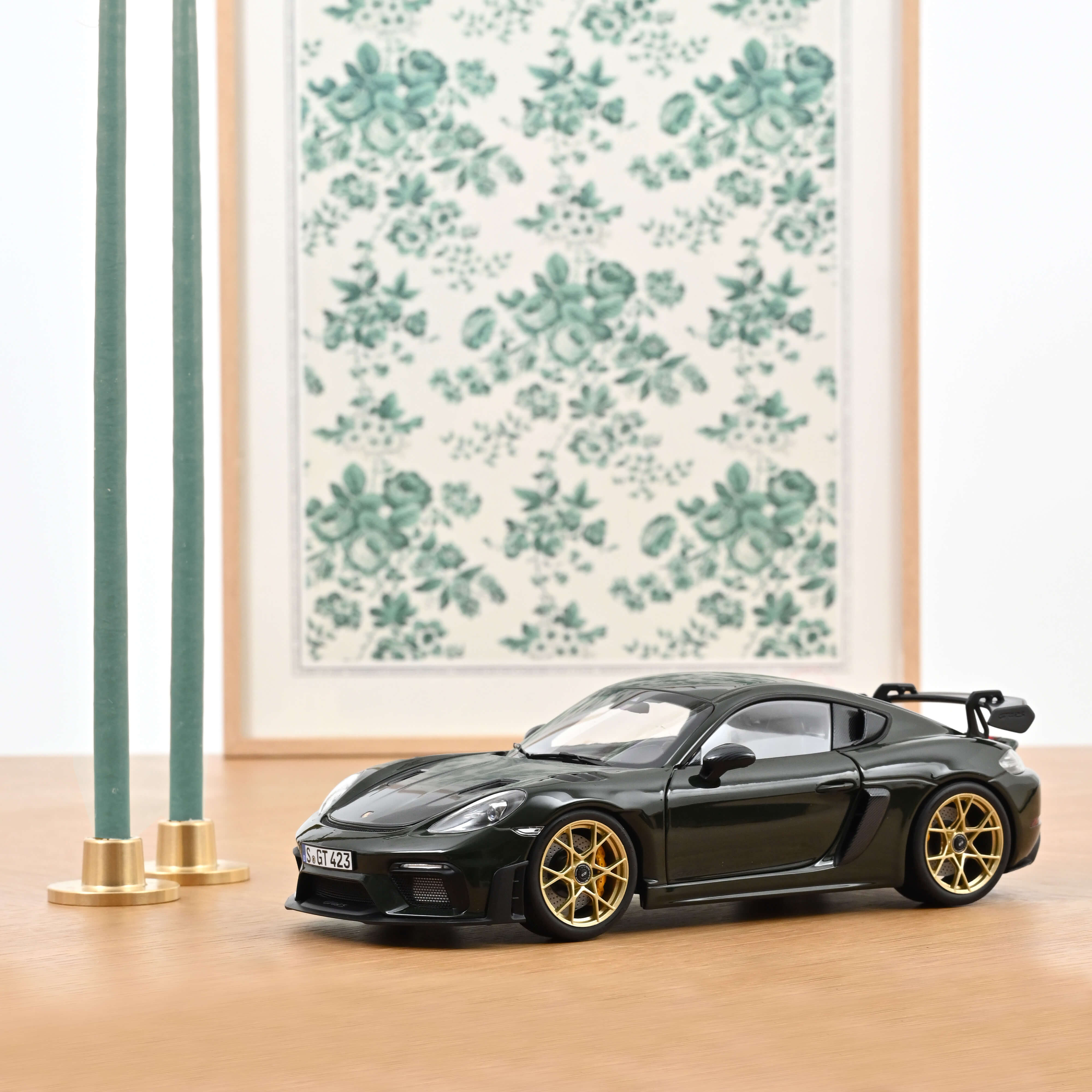 187250 Porsche Cayman GT4 RS w/Weissach green