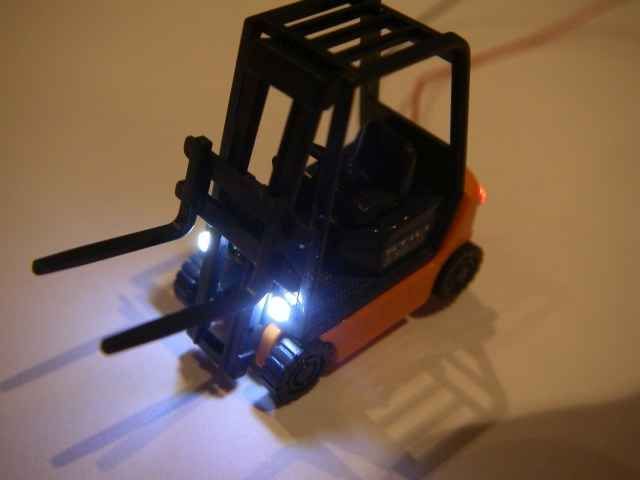 50040 Gabelstapler STILL mit Beleuchtung H0