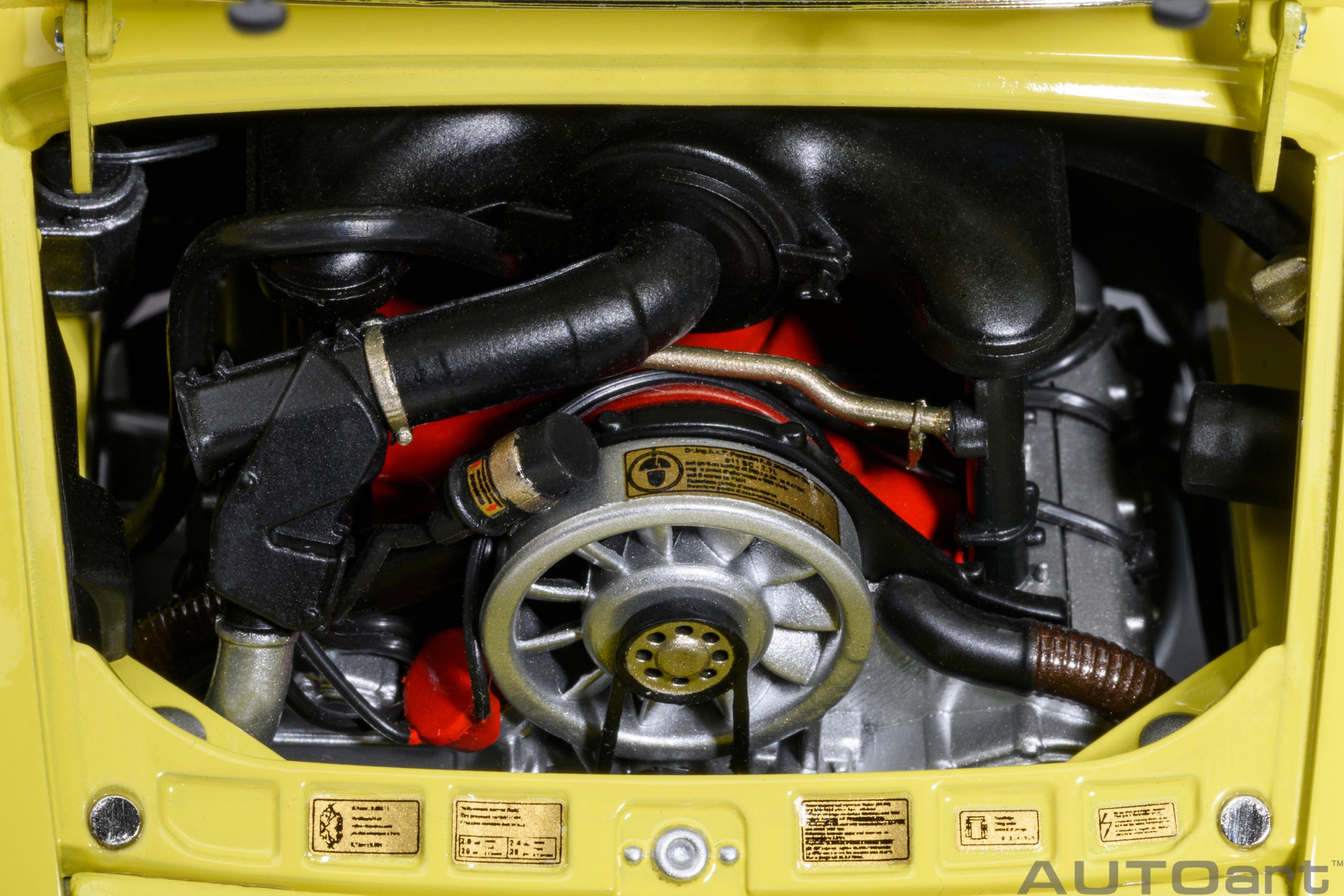 AUTOart 78033 Porsche 911 Carrera RS 2.7 gelb (1973)