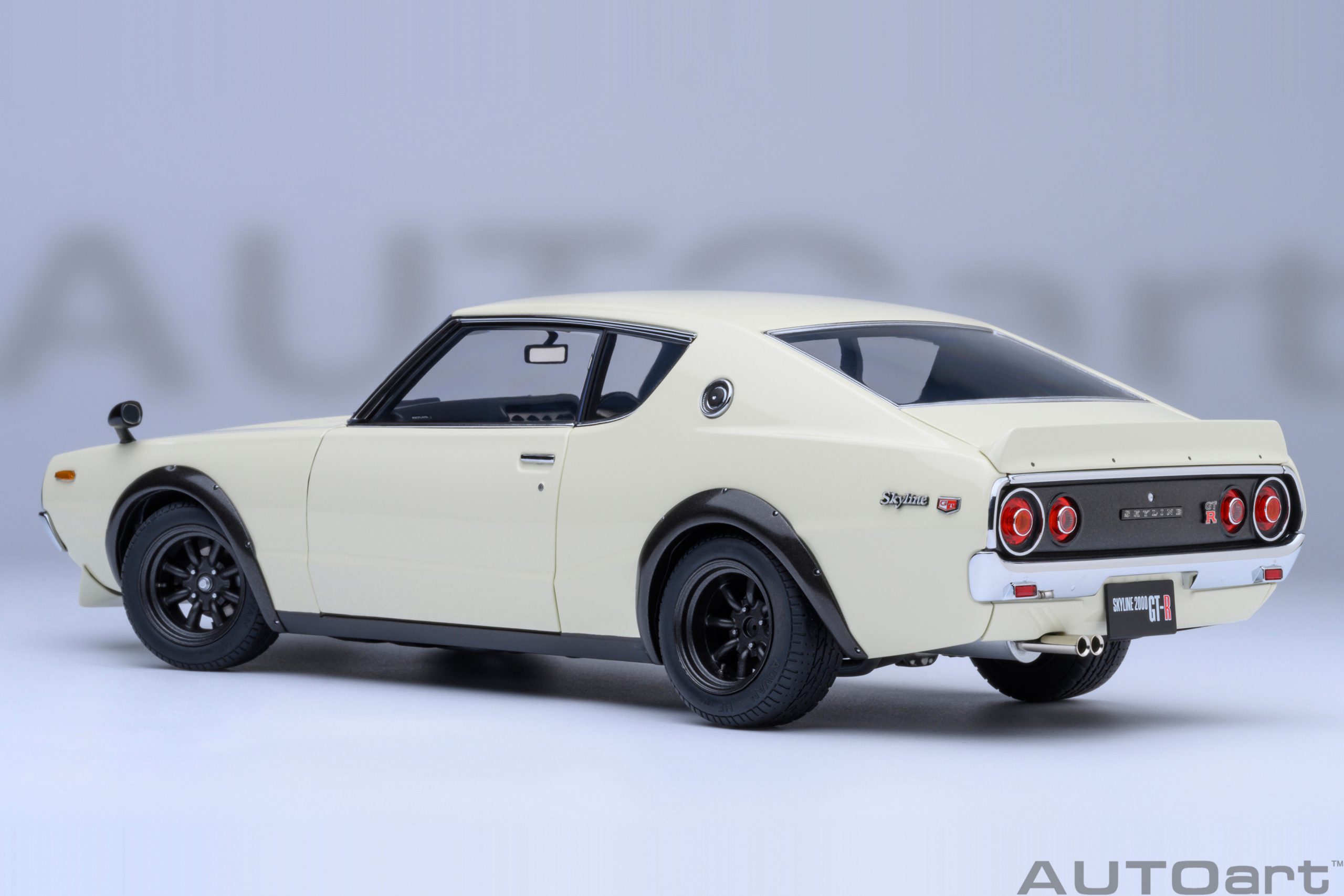 AUTOart 77467 Nissan Skyline 2000 GT-R (KPG110) weiß