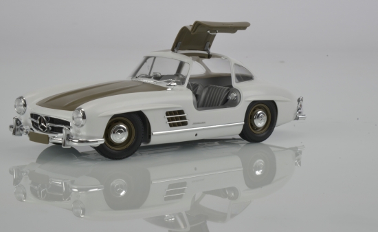 24338 MB 300SL Flügeltürer