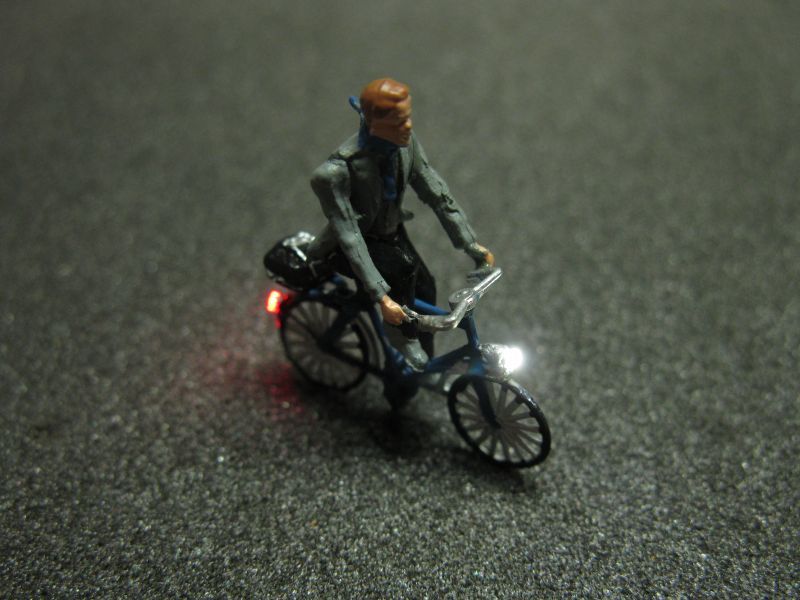 50224 Fahrrad mit LED Beleuchtung H0 - Fahrer