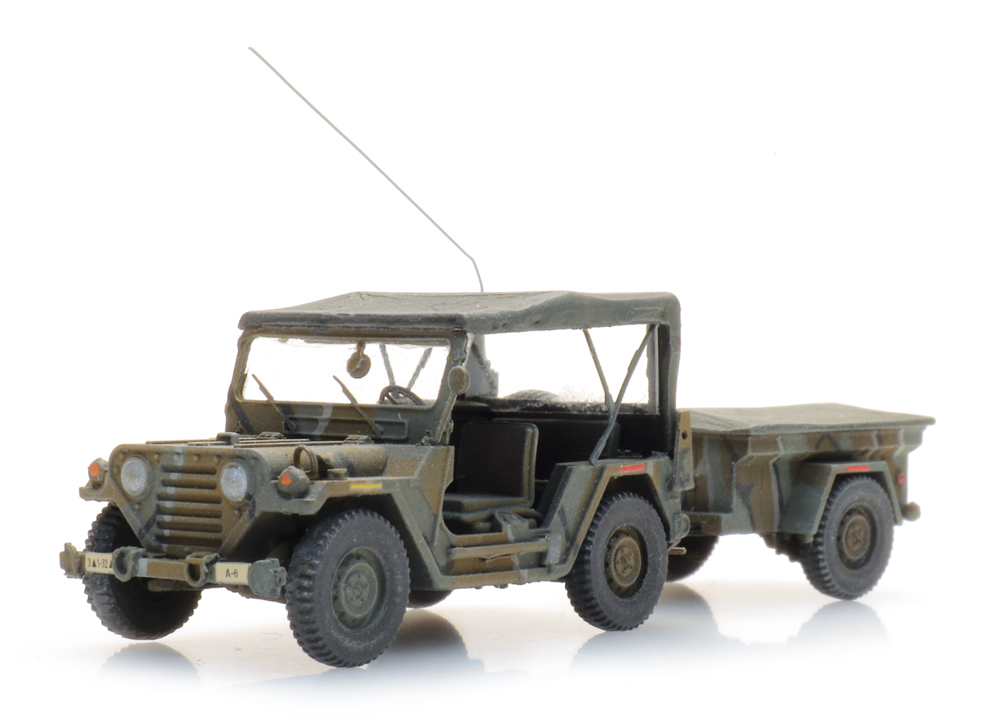 6870568 M151 Jeep geschlossen und M416 Trailer